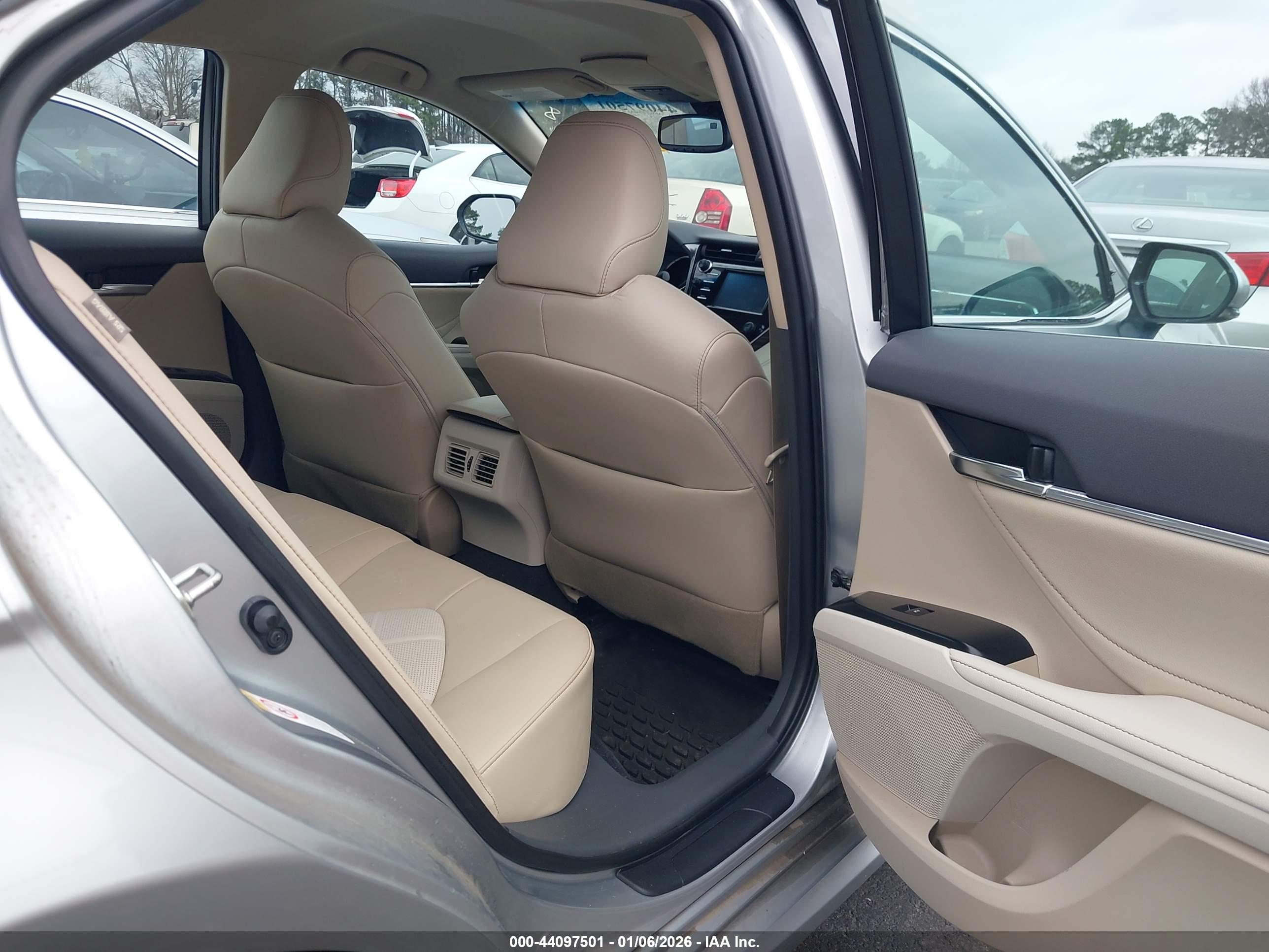 TOYOTA CAMRY image 8
