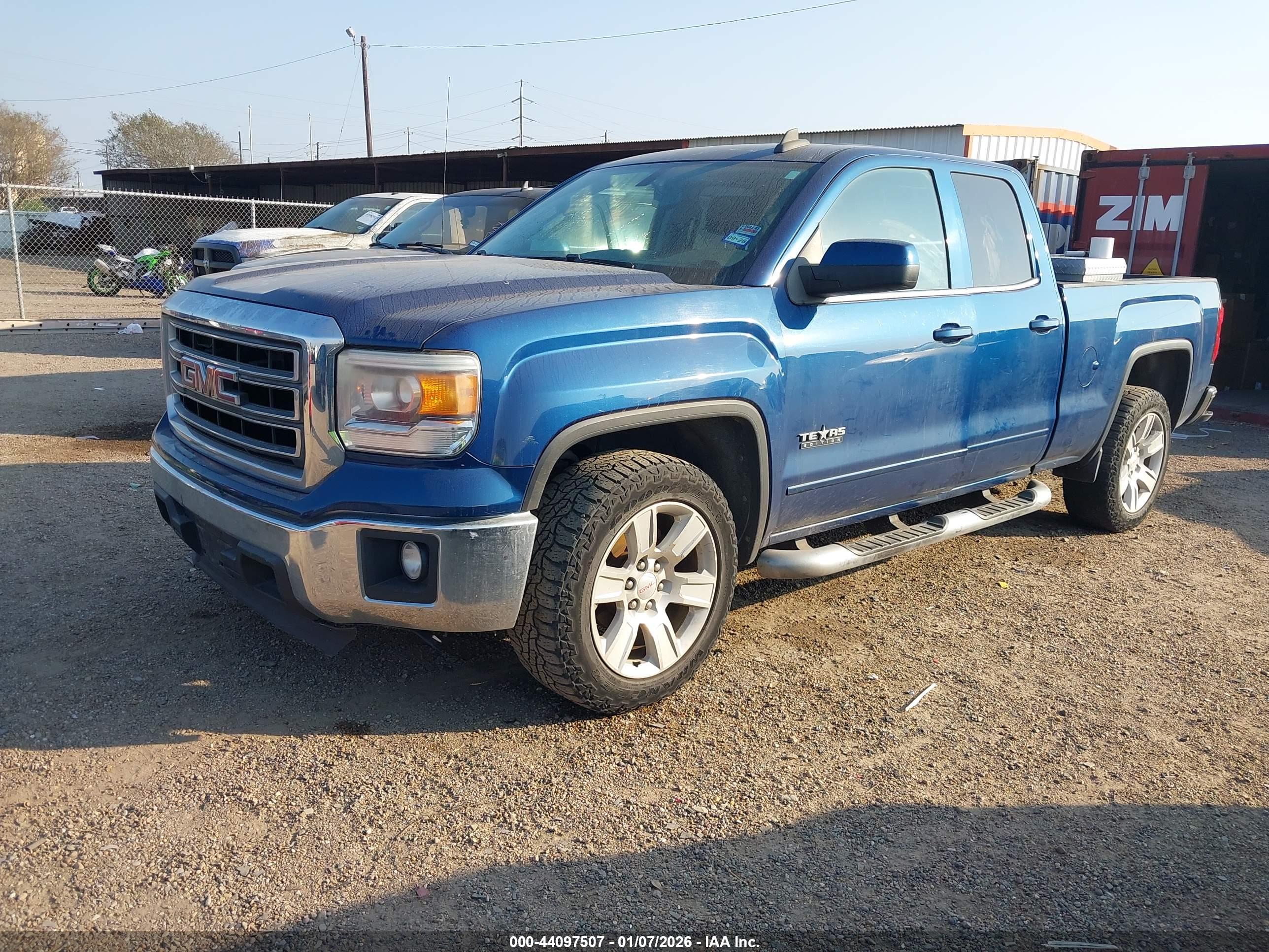 GMC SIERRA image 2