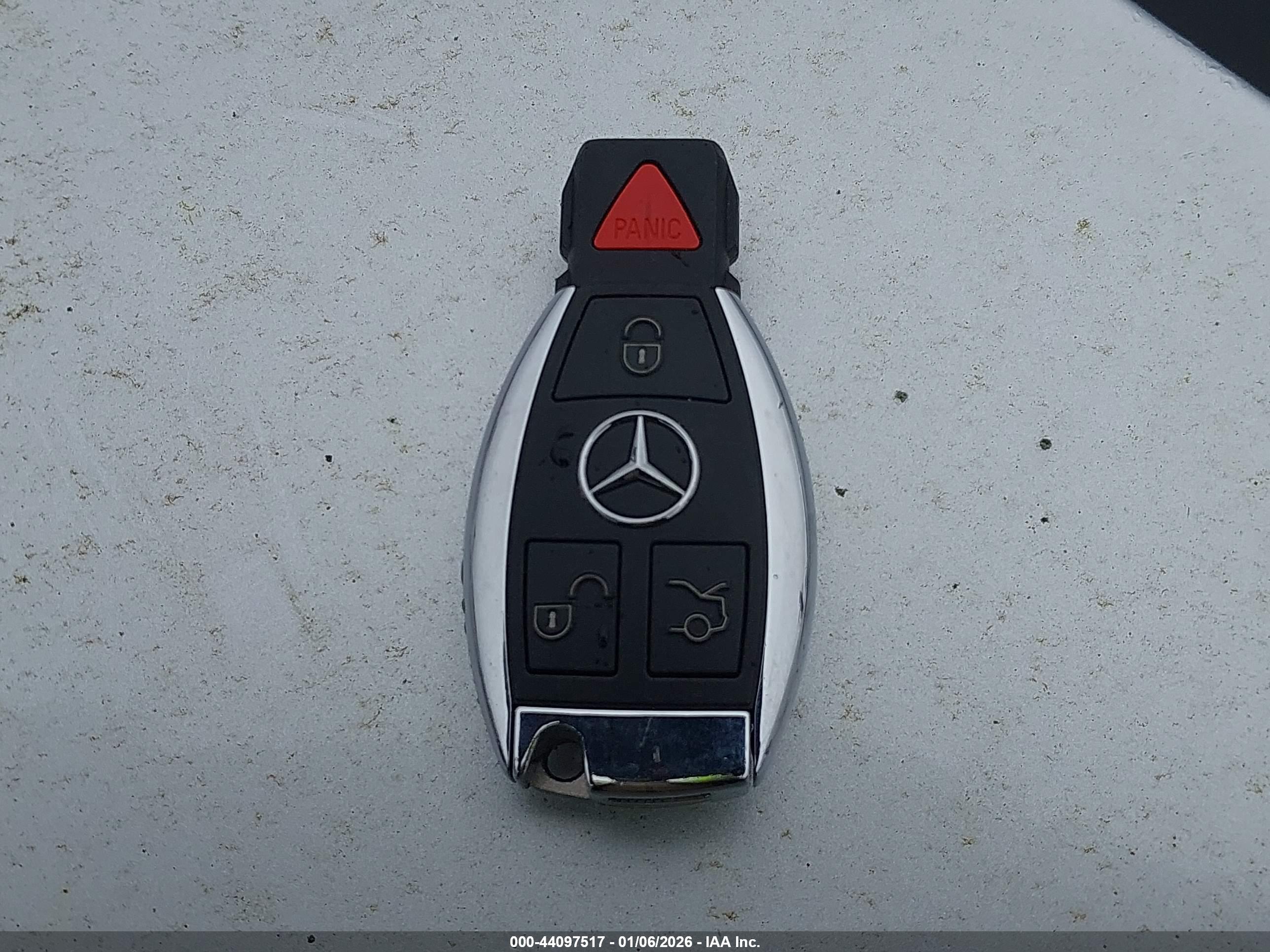 MERCEDES-BENZ E image 11