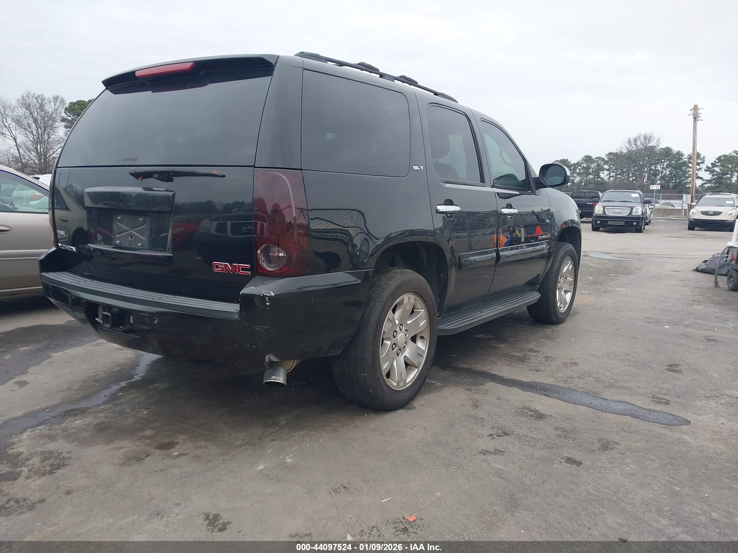 GMC YUKON image 4