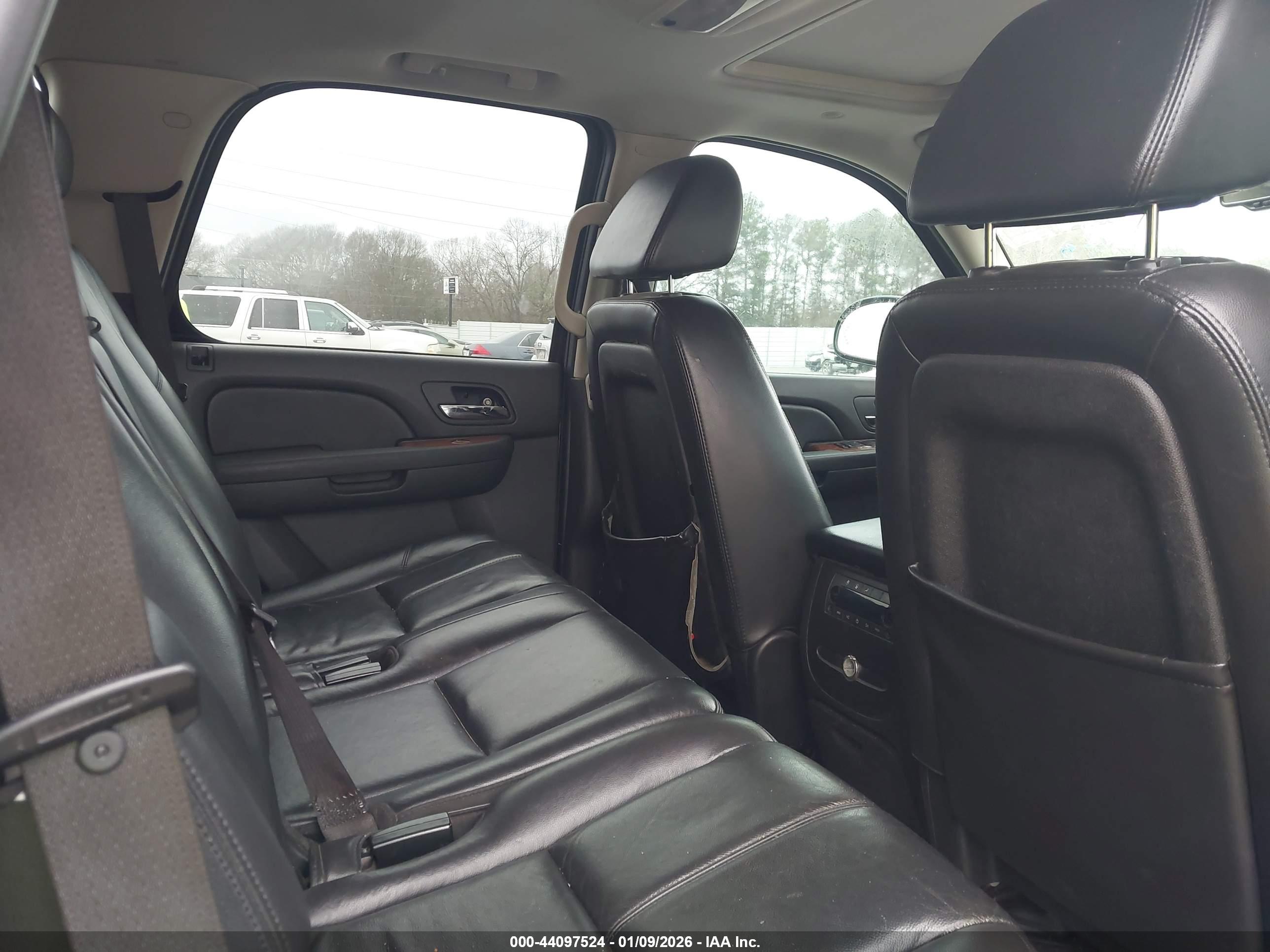 GMC YUKON image 8