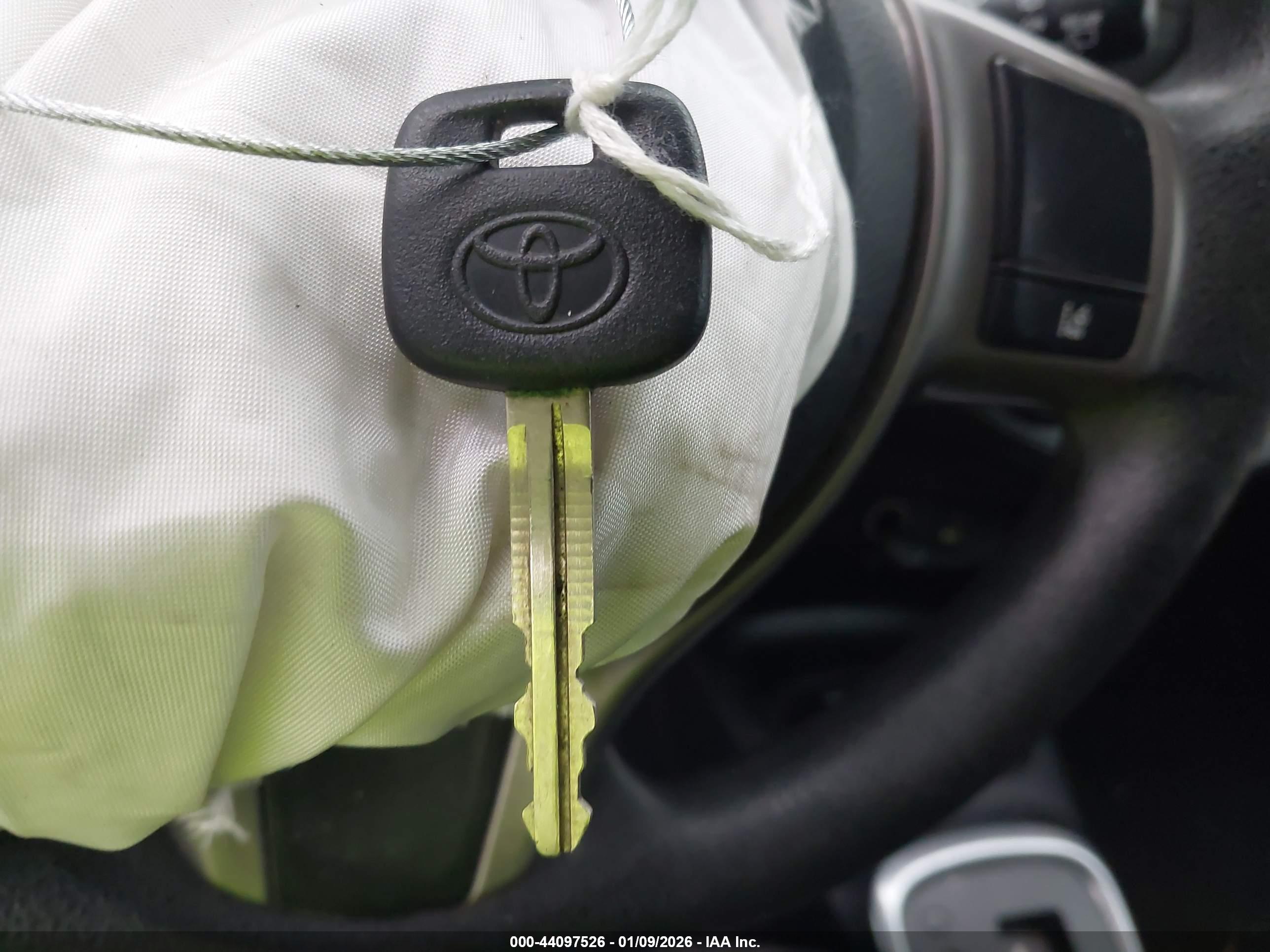 TOYOTA YARIS image 11