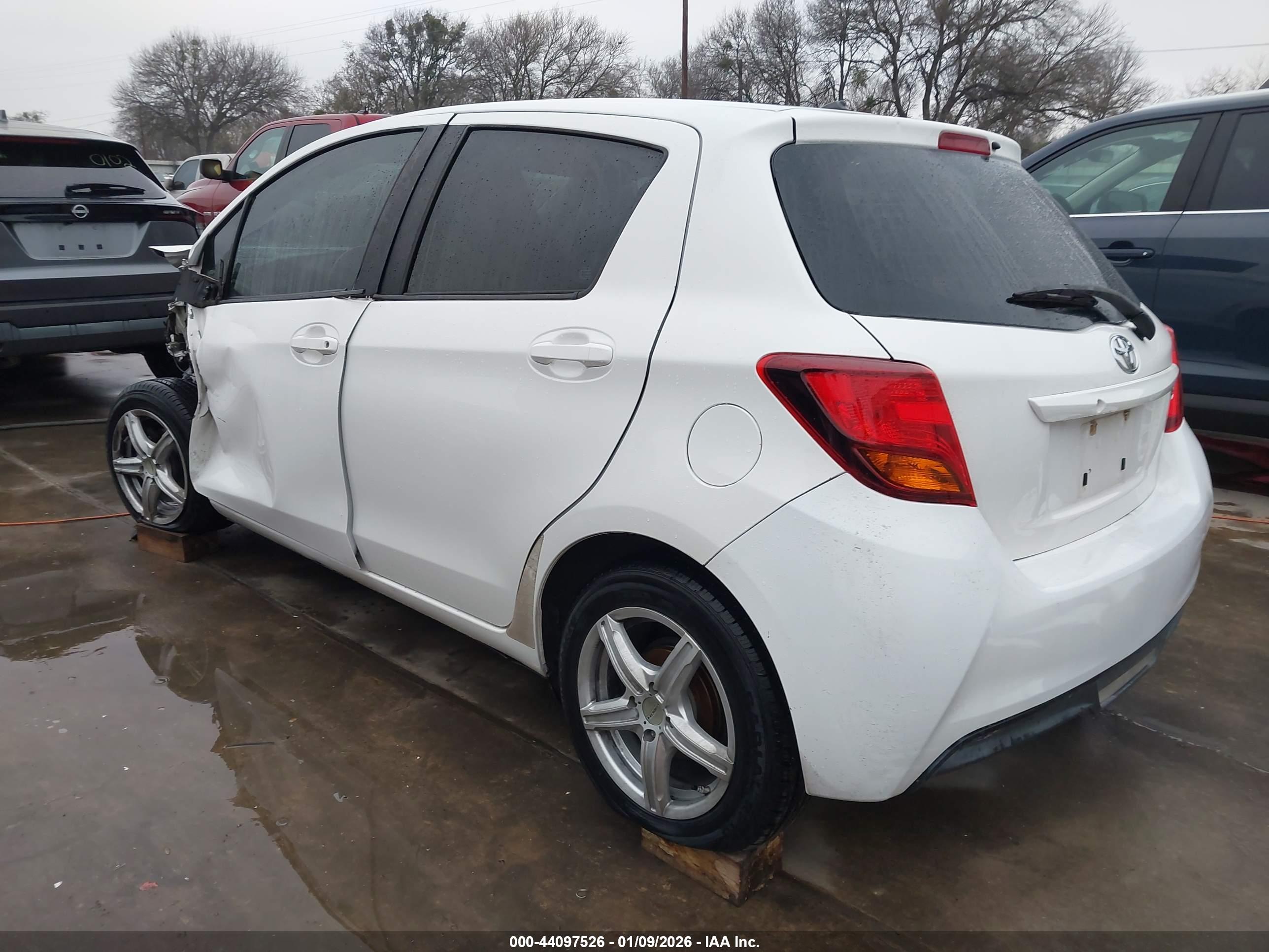 TOYOTA YARIS image 3