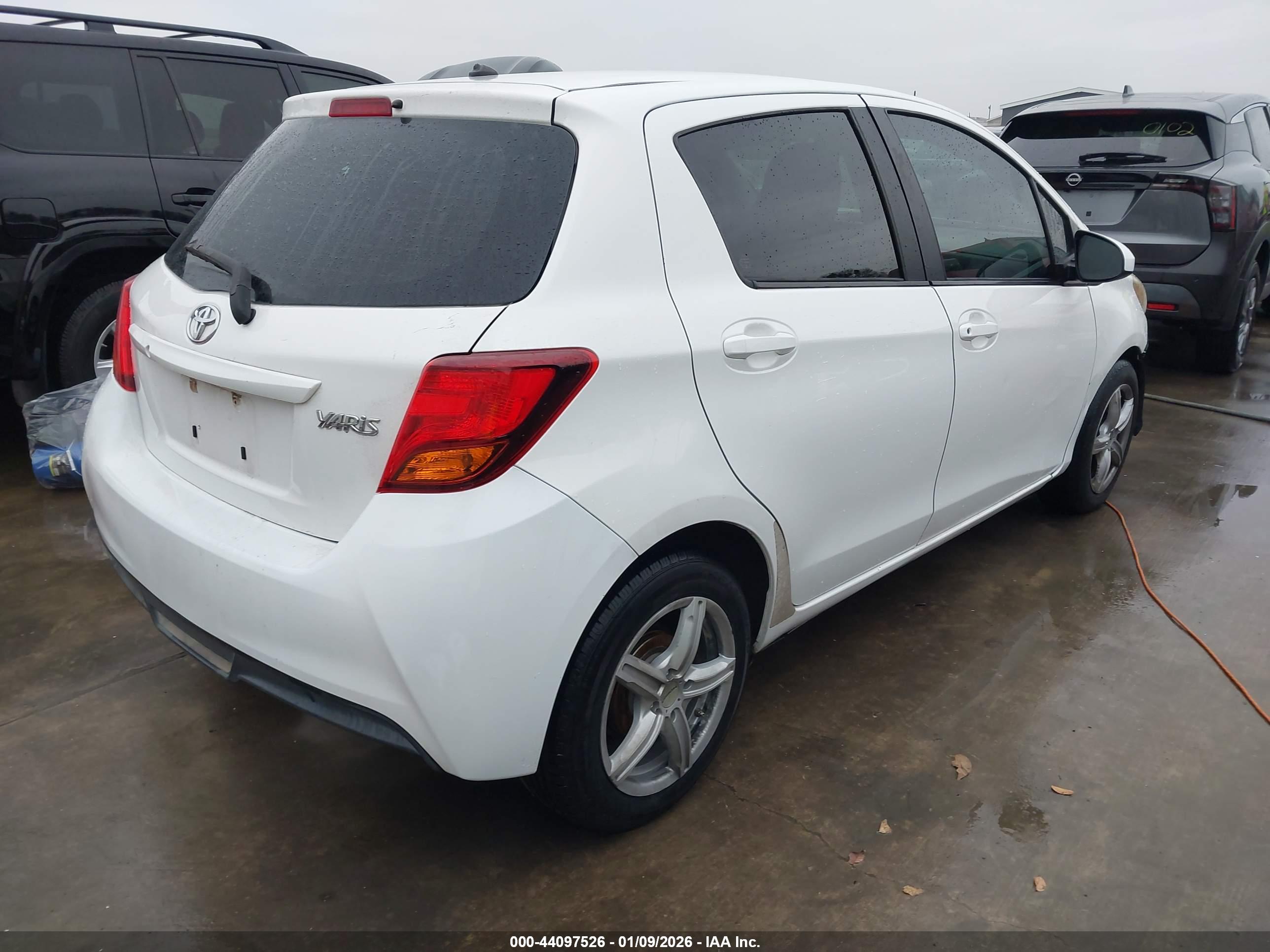TOYOTA YARIS image 4