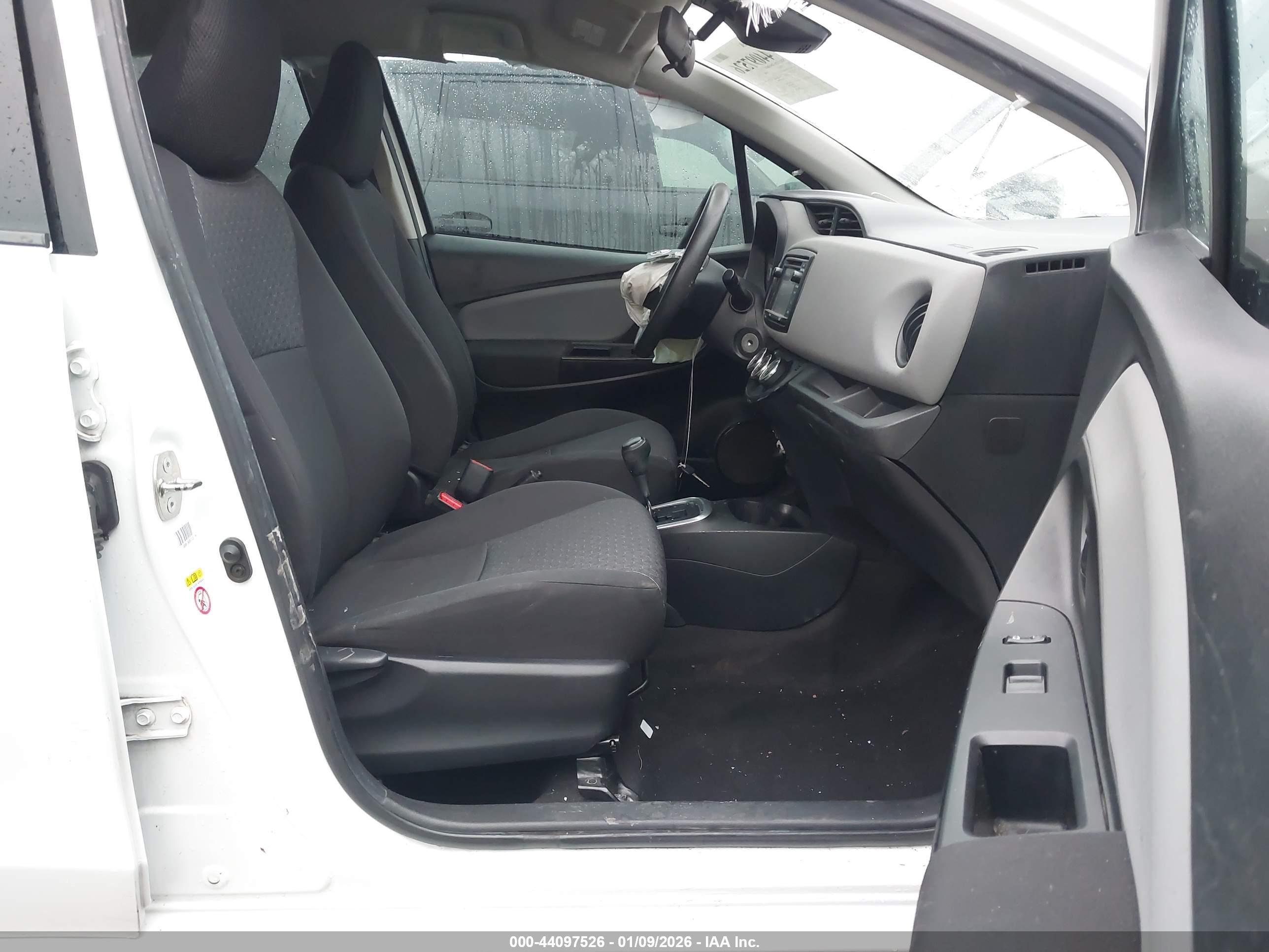 TOYOTA YARIS image 5