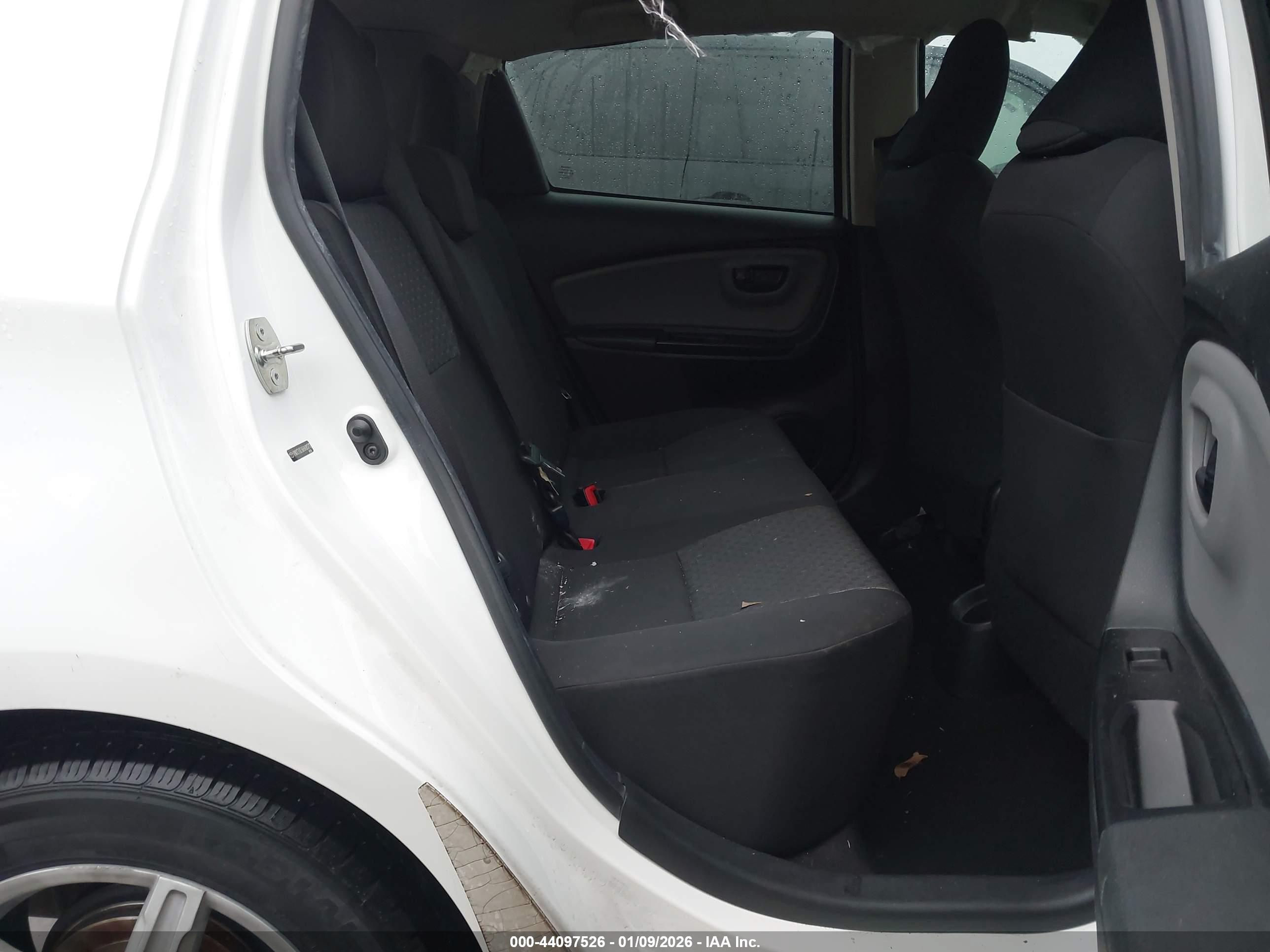TOYOTA YARIS image 8