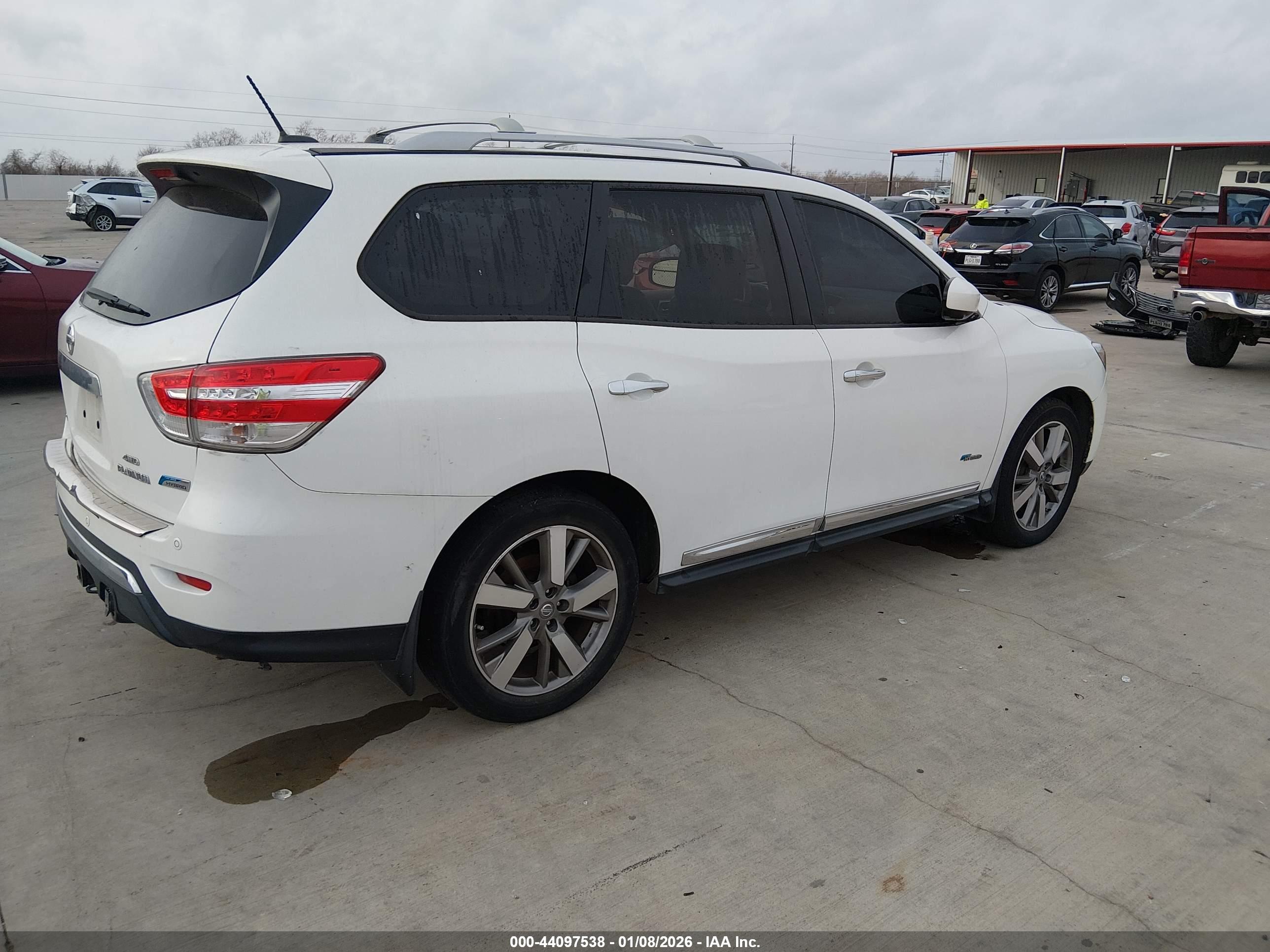 NISSAN PATHFINDER image 4