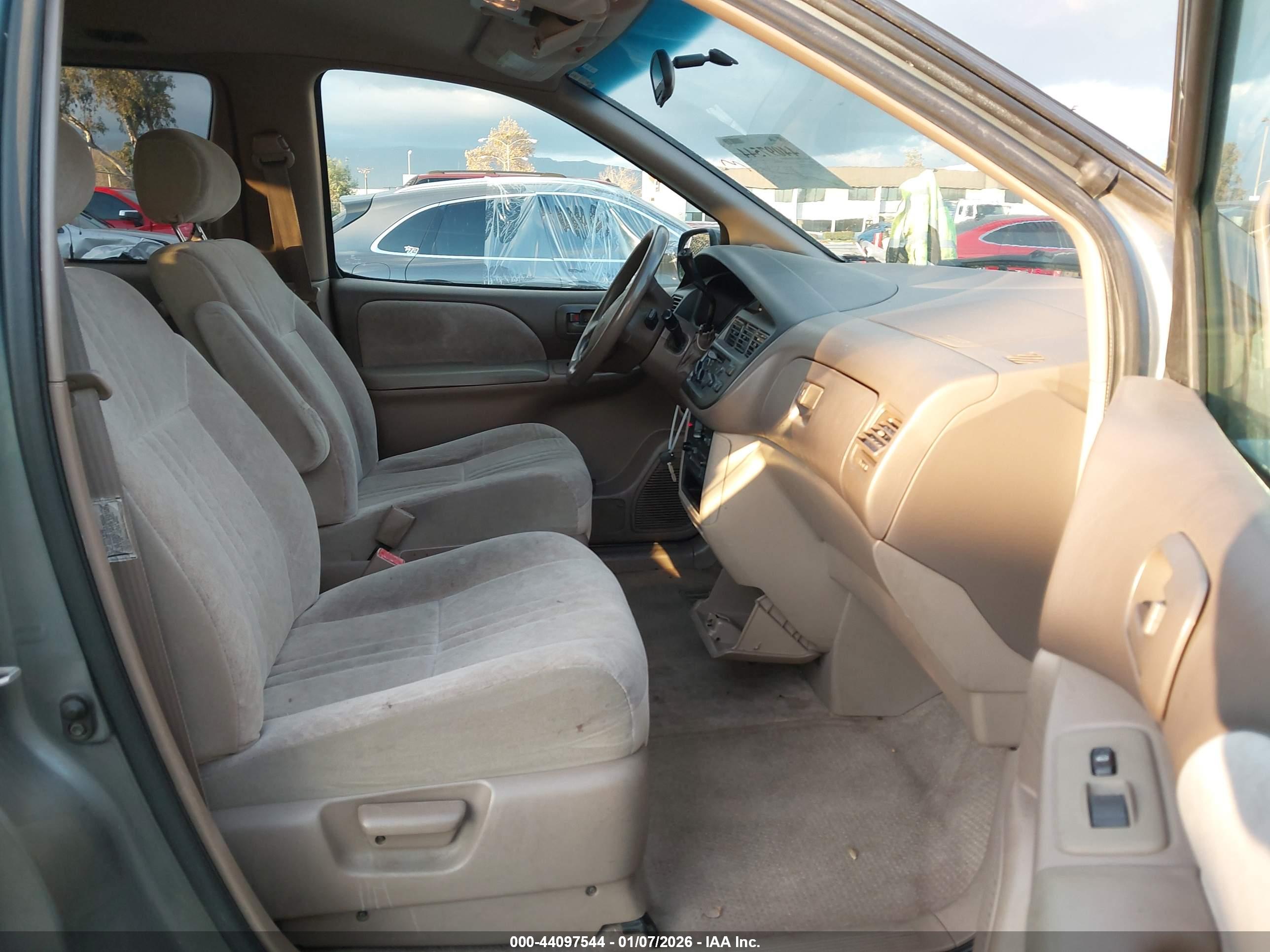 TOYOTA SIENNA image 5