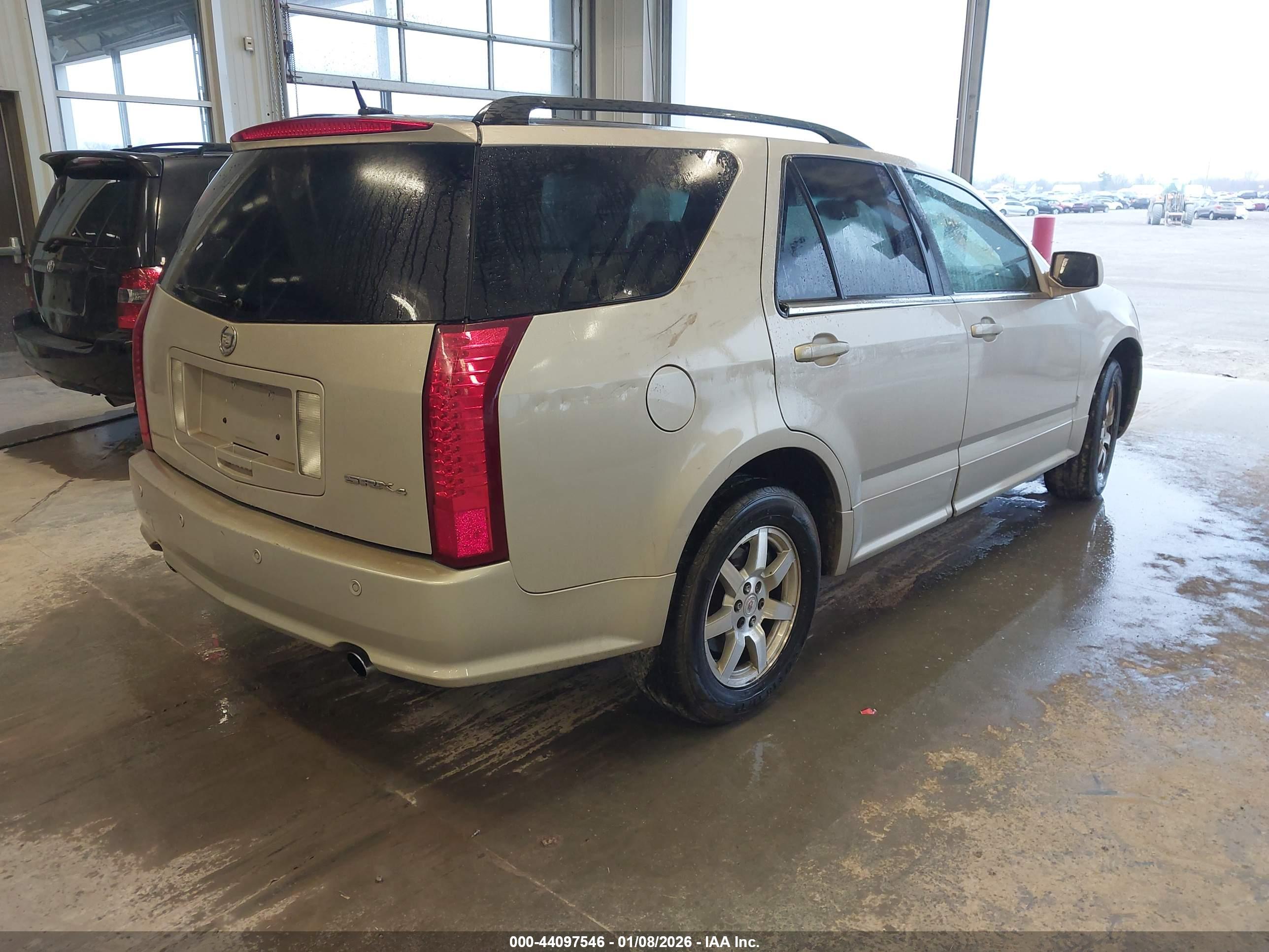 CADILLAC SRX image 4