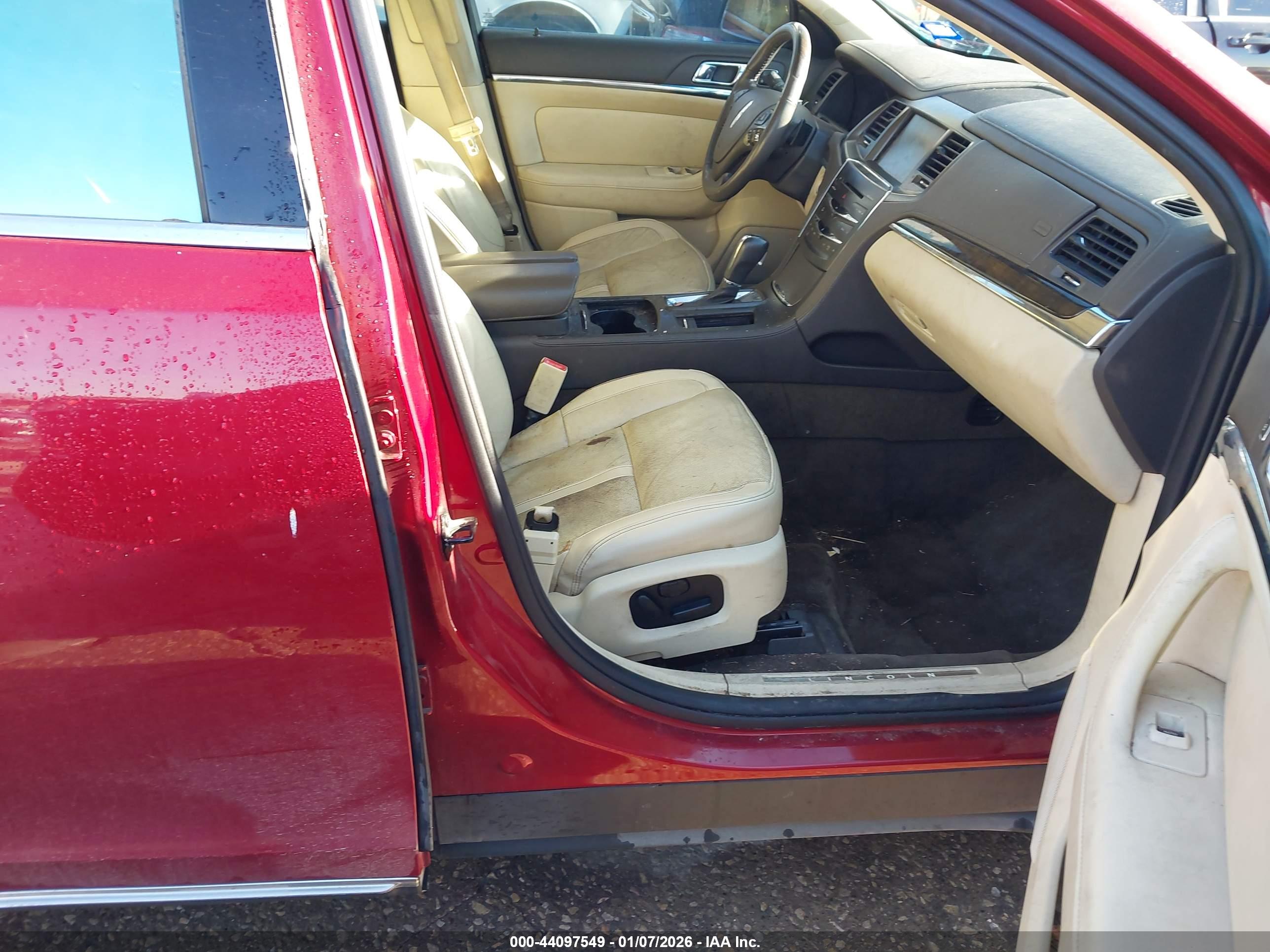 LINCOLN MKS image 5