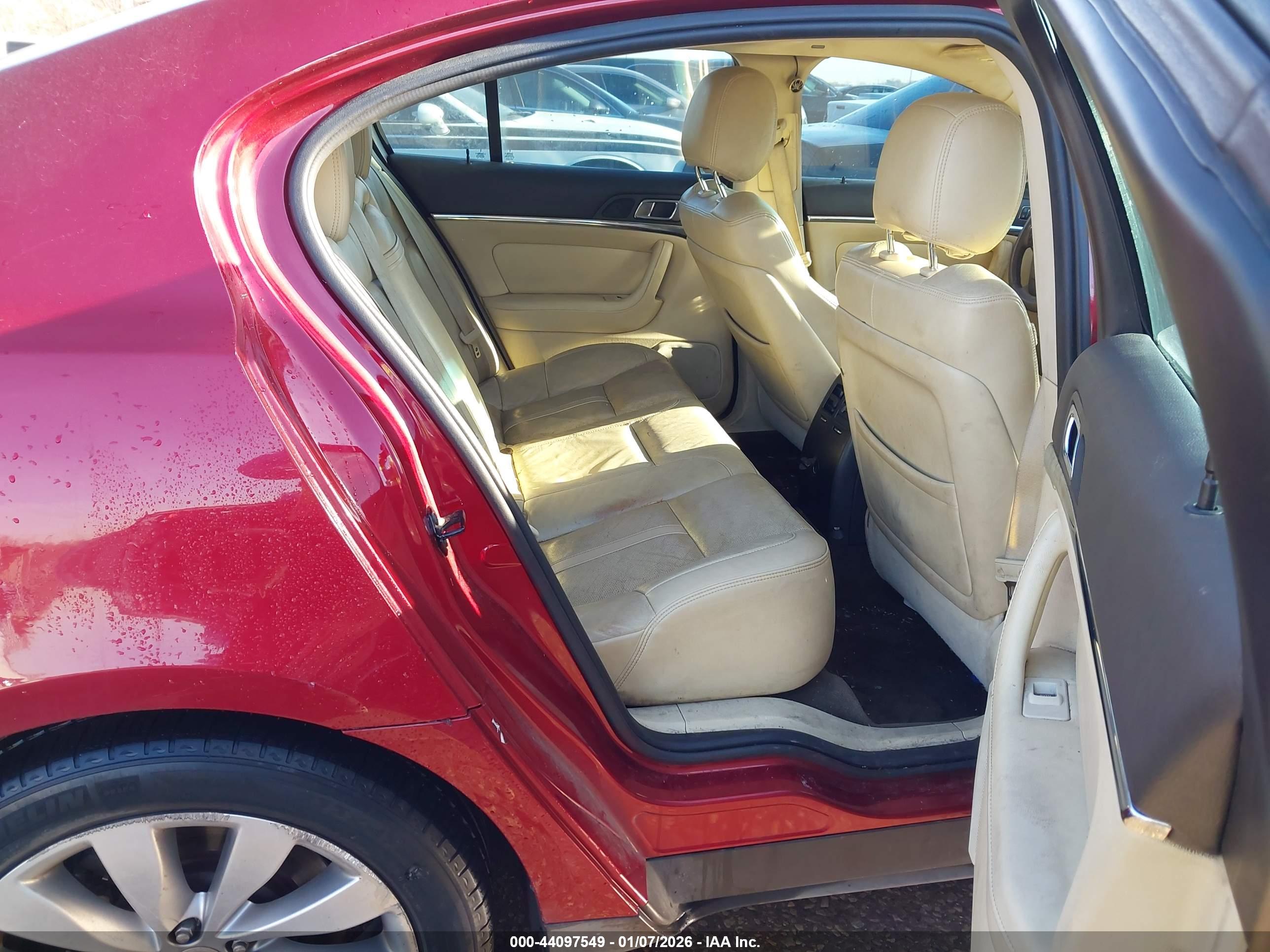 LINCOLN MKS image 8