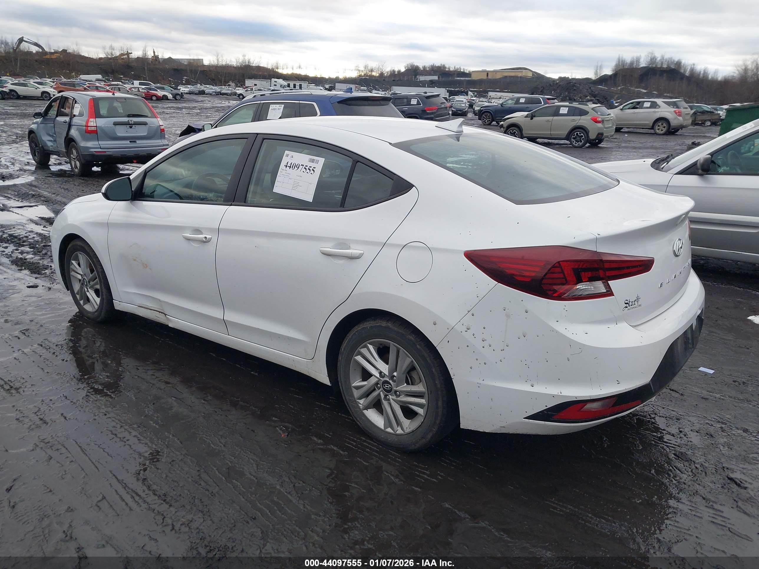 HYUNDAI ELANTRA image 3