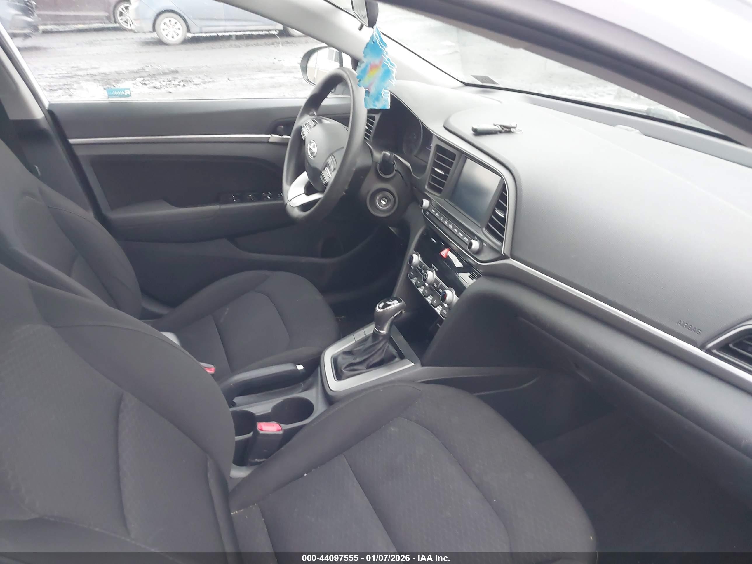 HYUNDAI ELANTRA image 5