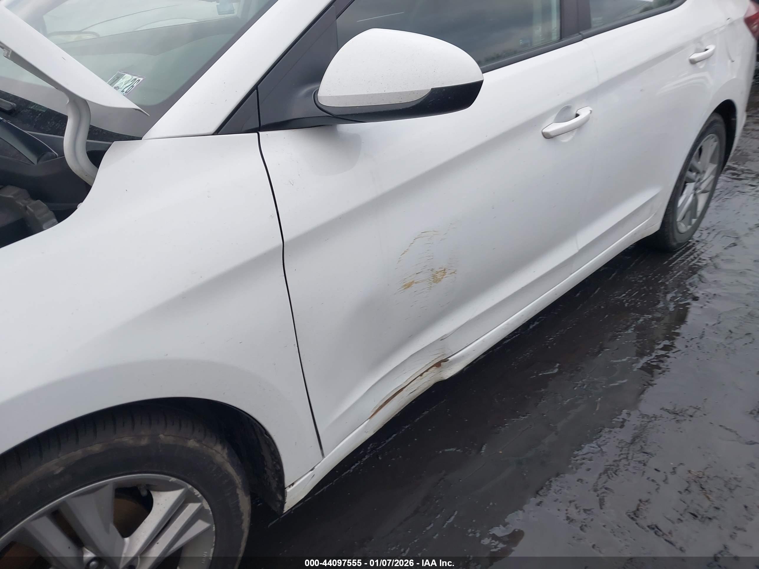 HYUNDAI ELANTRA image 6