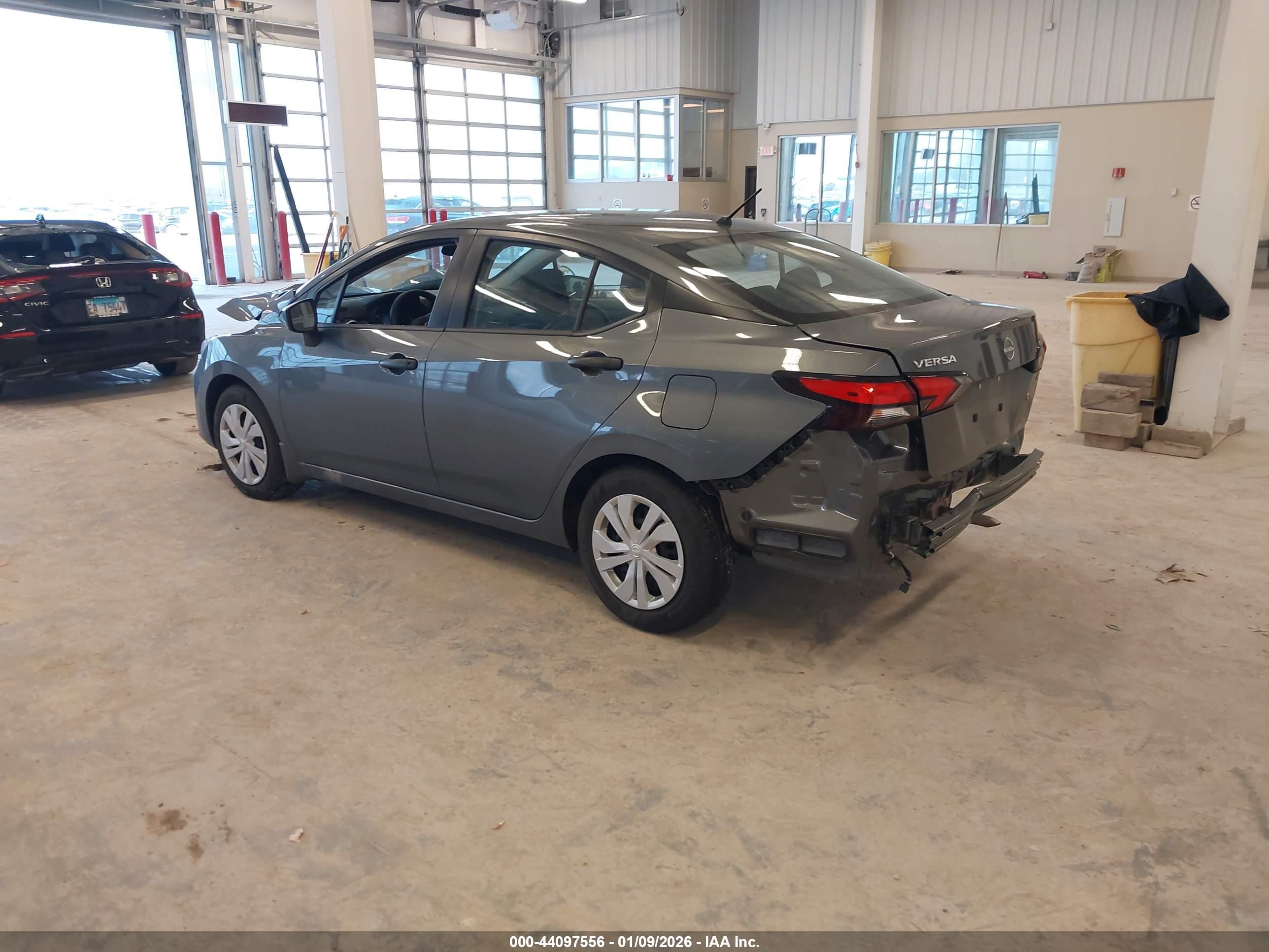 NISSAN VERSA image 3