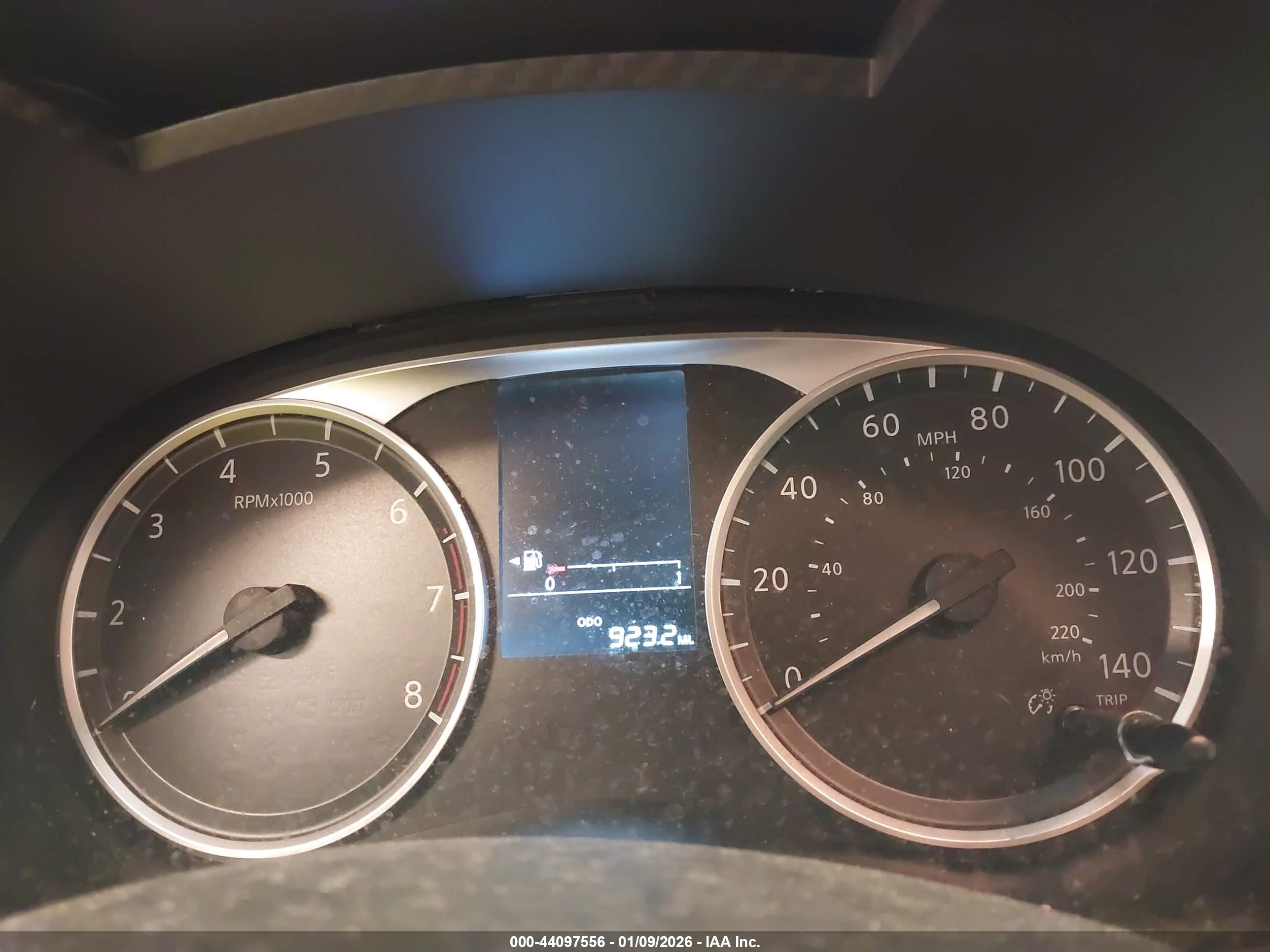 NISSAN VERSA image 7