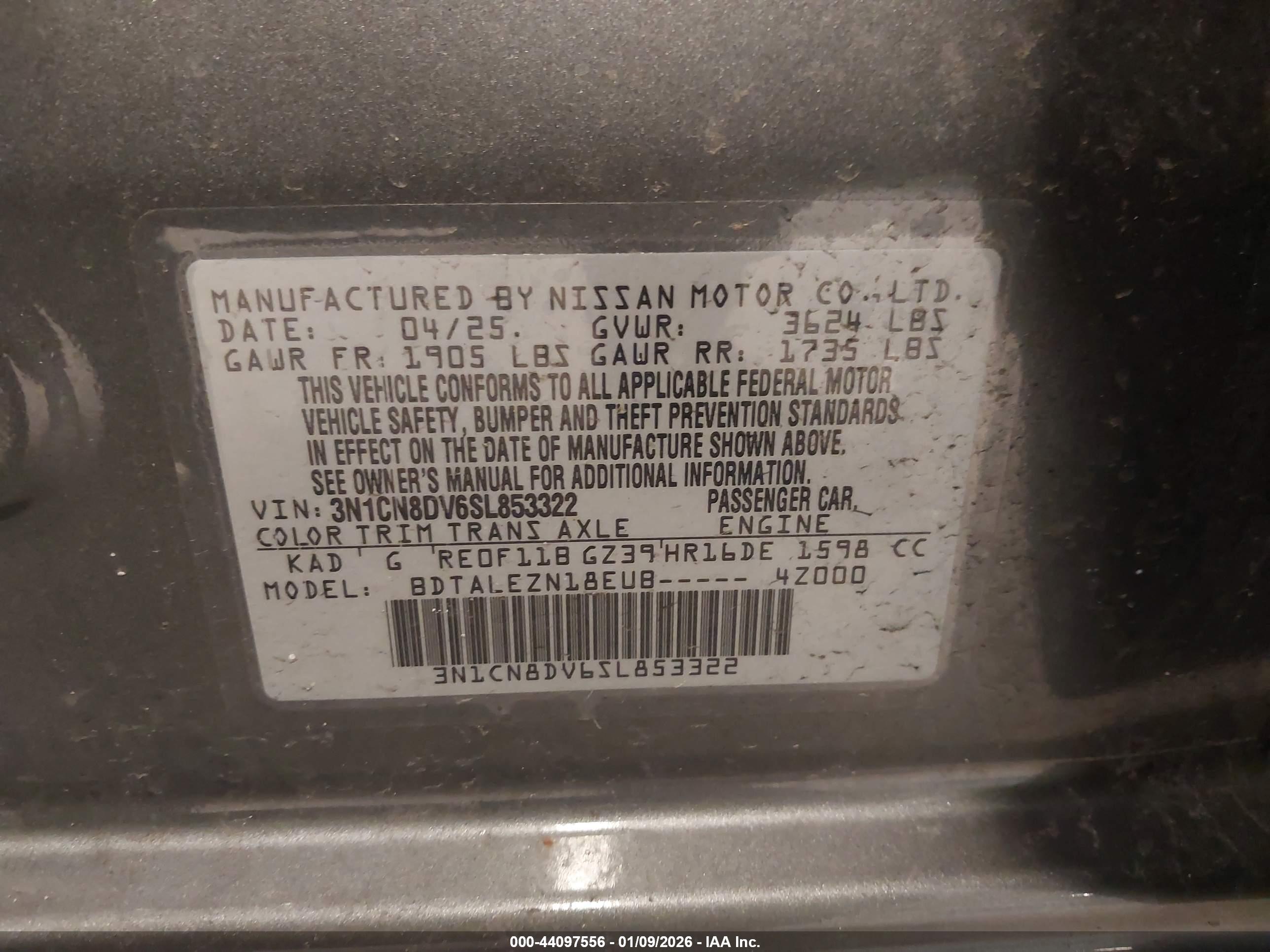 NISSAN VERSA image 9