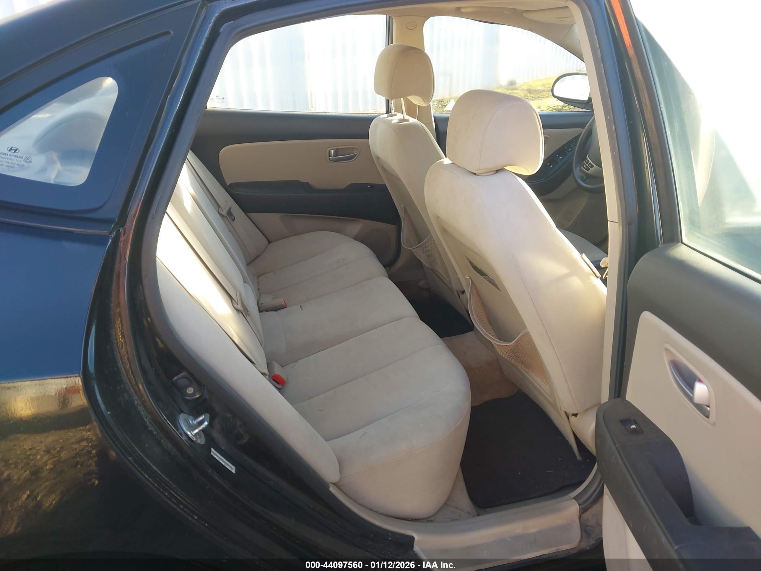 HYUNDAI ELANTRA image 8