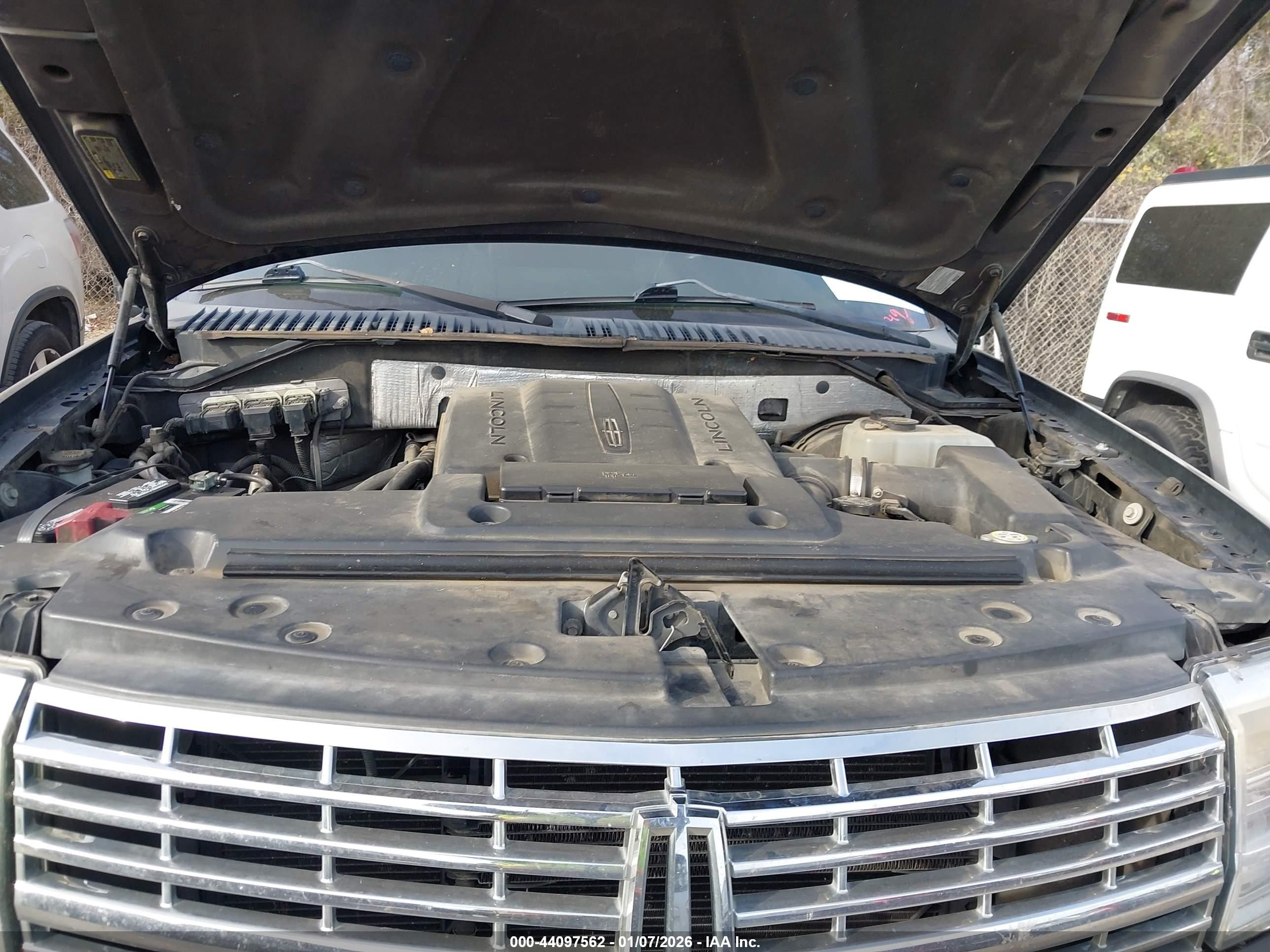 LINCOLN NAVIGATOR image 10