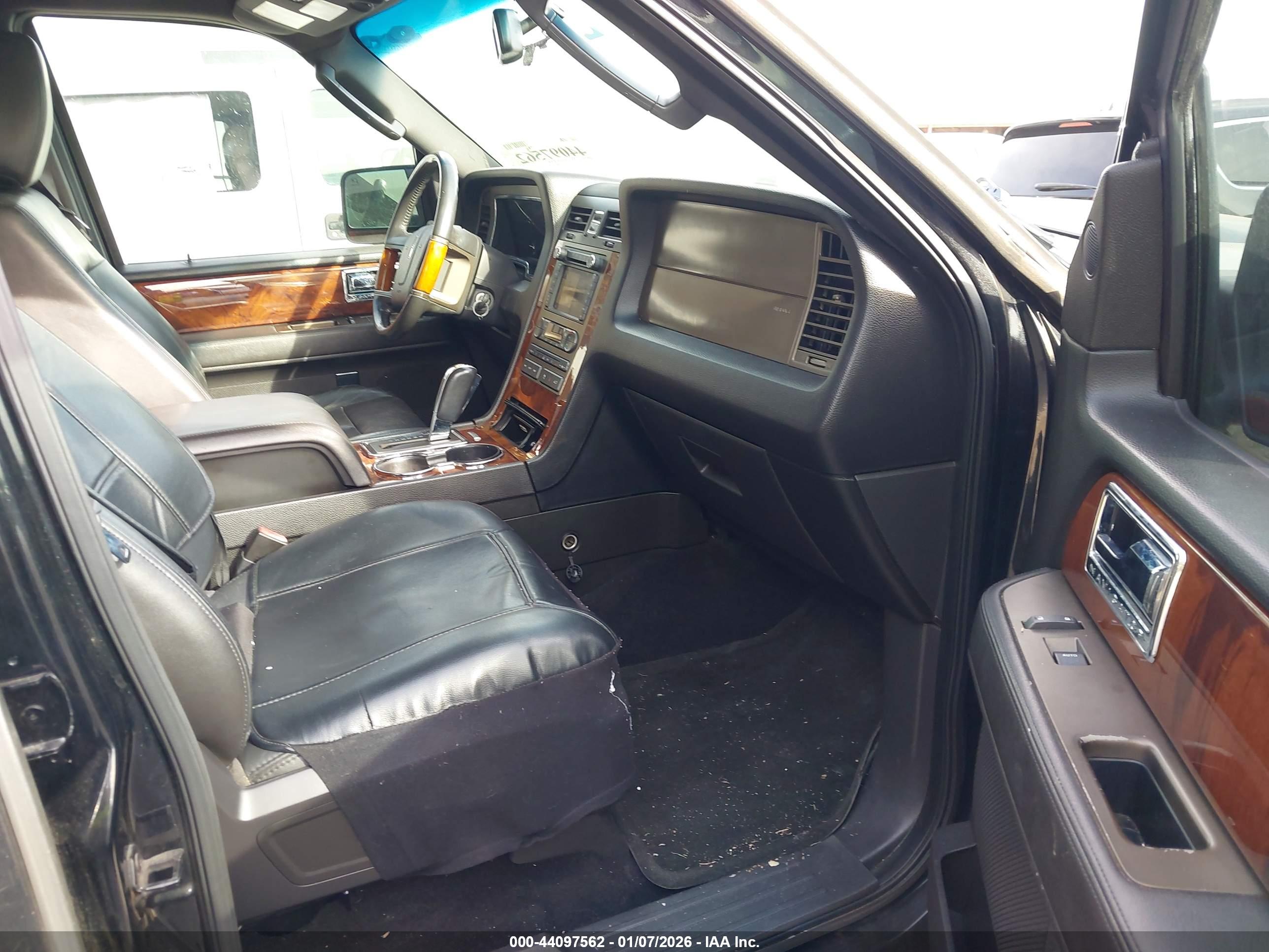 LINCOLN NAVIGATOR image 5