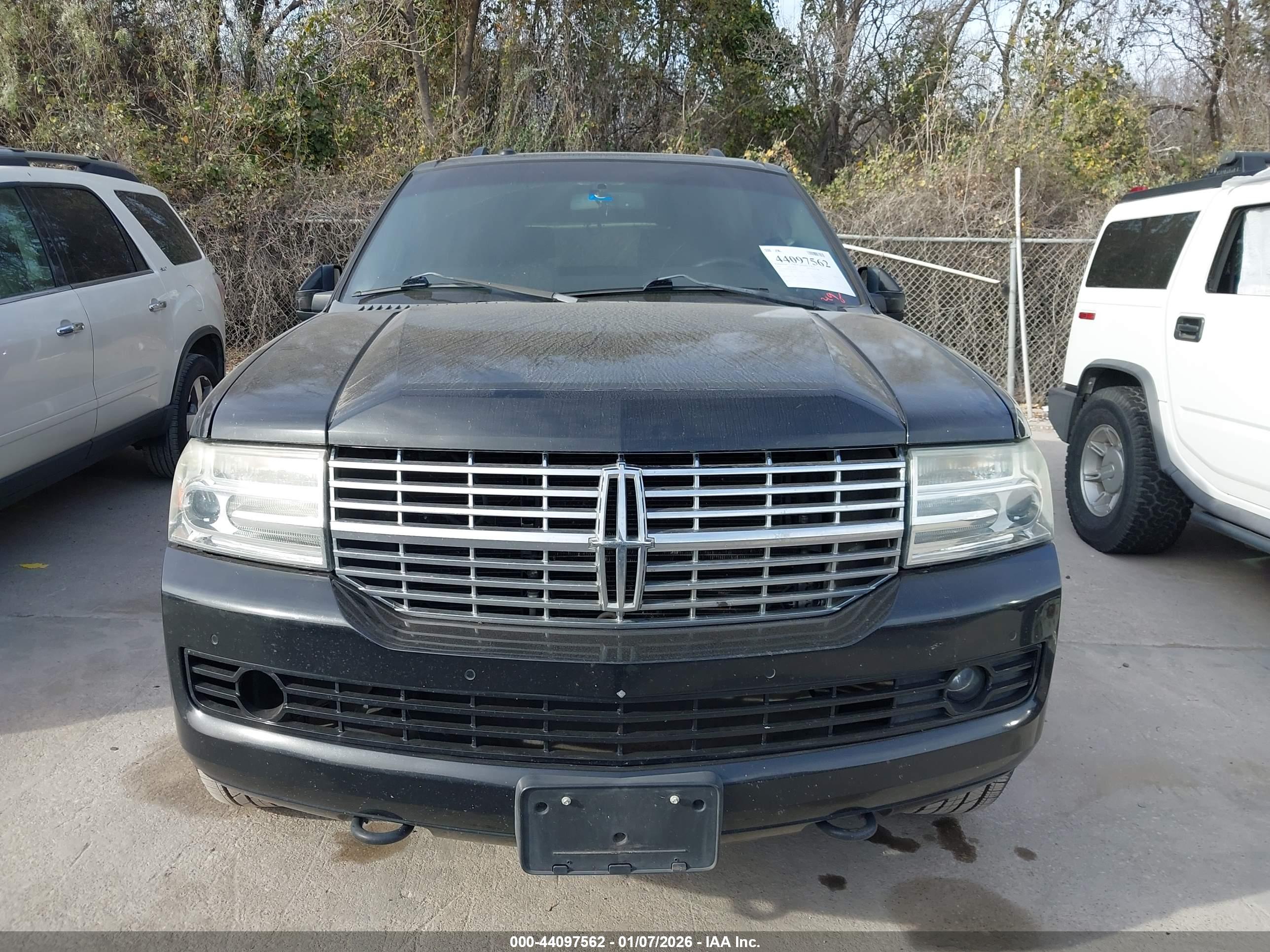 LINCOLN NAVIGATOR image 6
