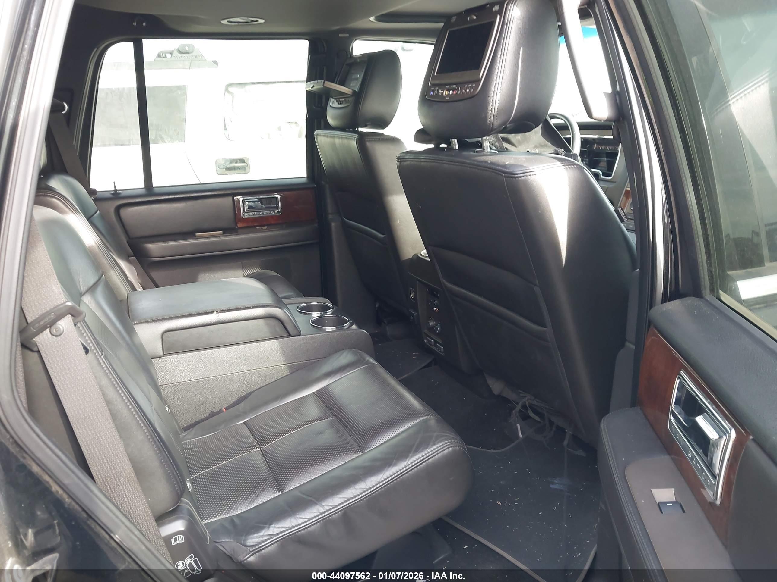 LINCOLN NAVIGATOR image 8