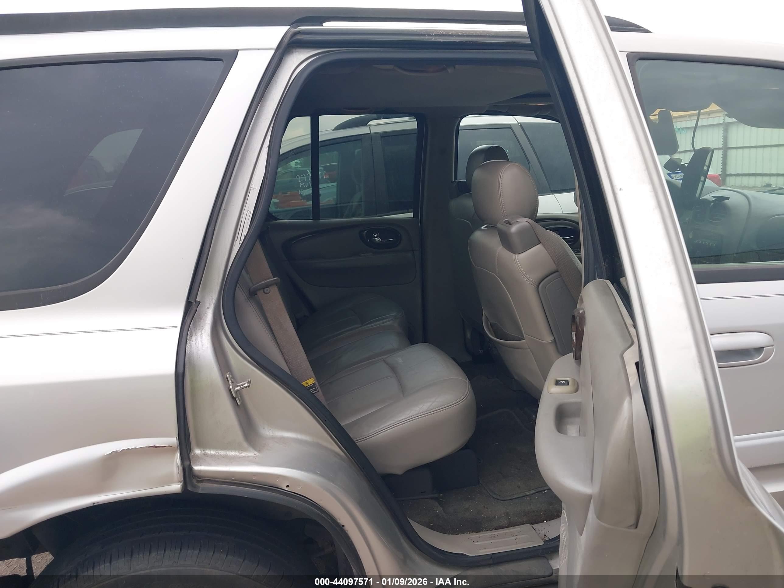 BUICK RAINIER image 8