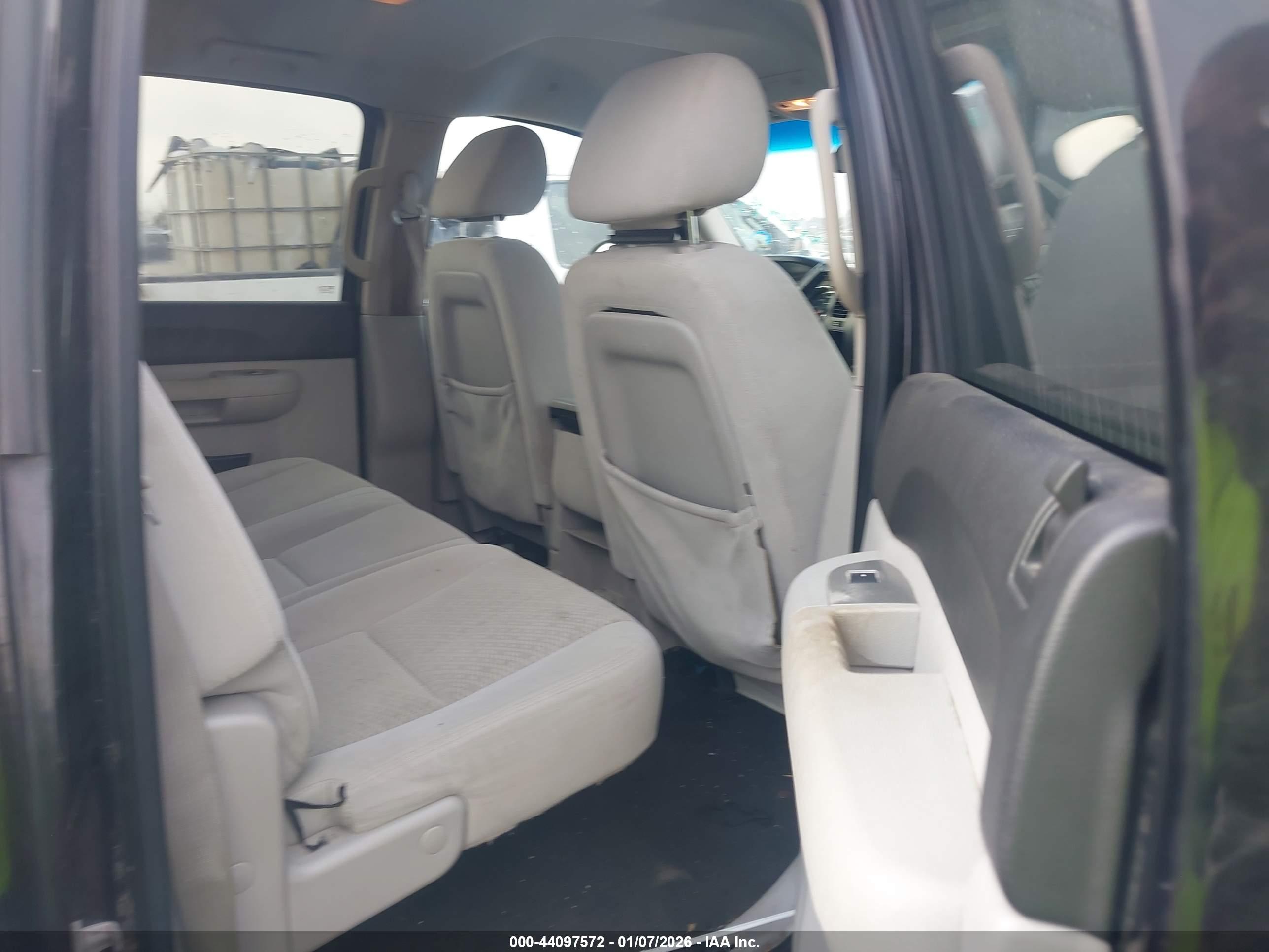 CHEVROLET SILVERADO image 8