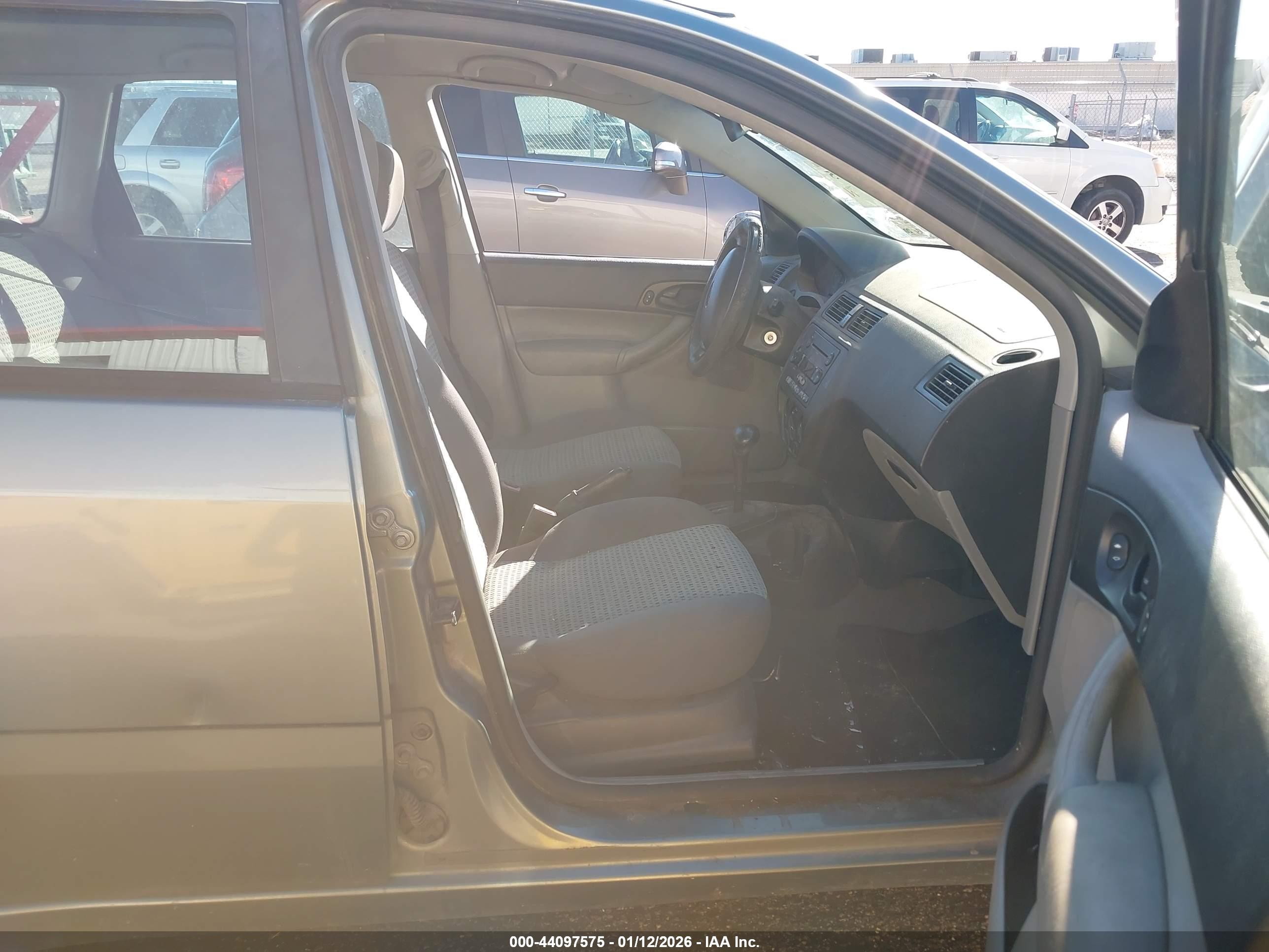 FORD FOCUS image 5