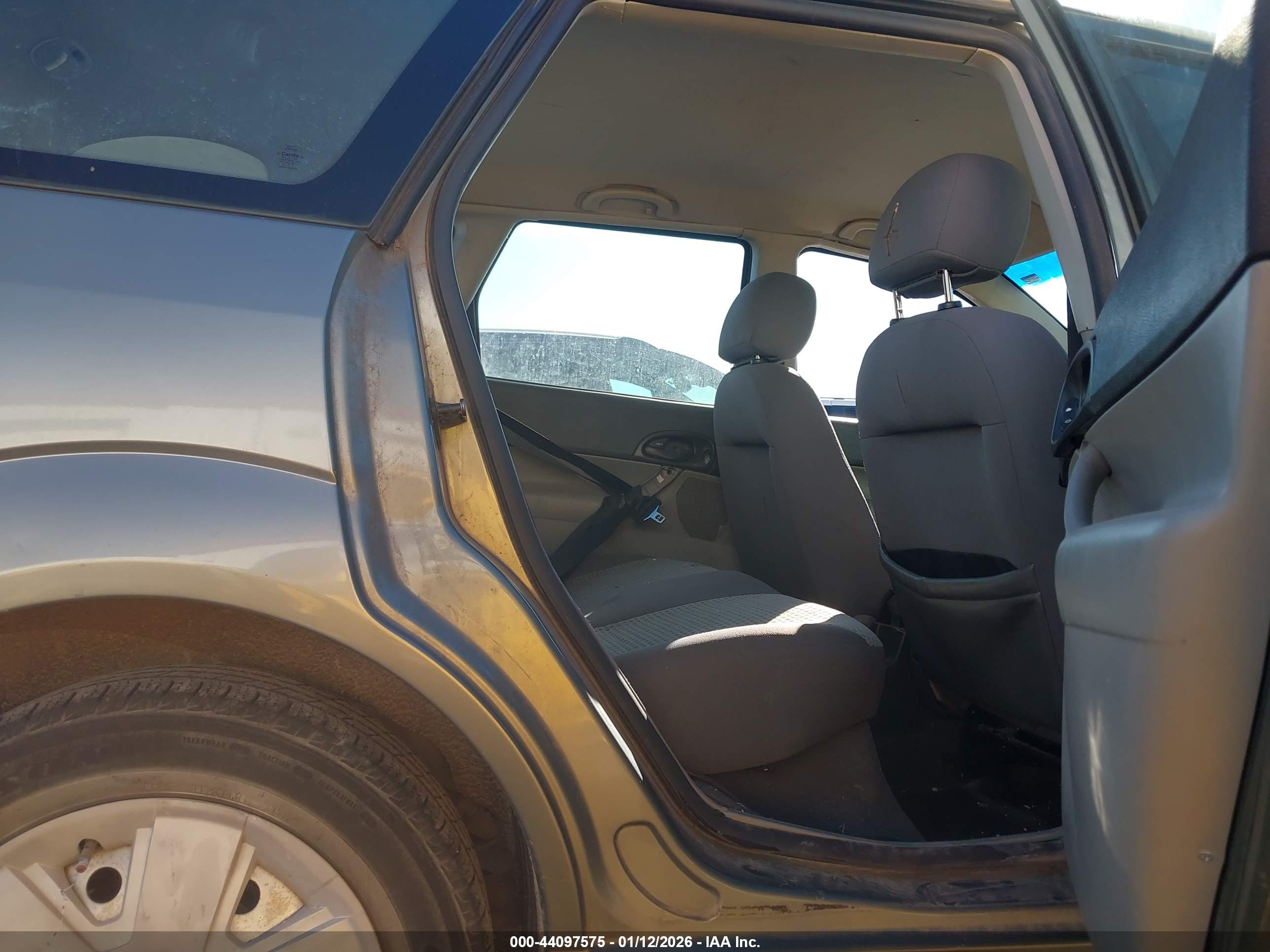 FORD FOCUS image 8
