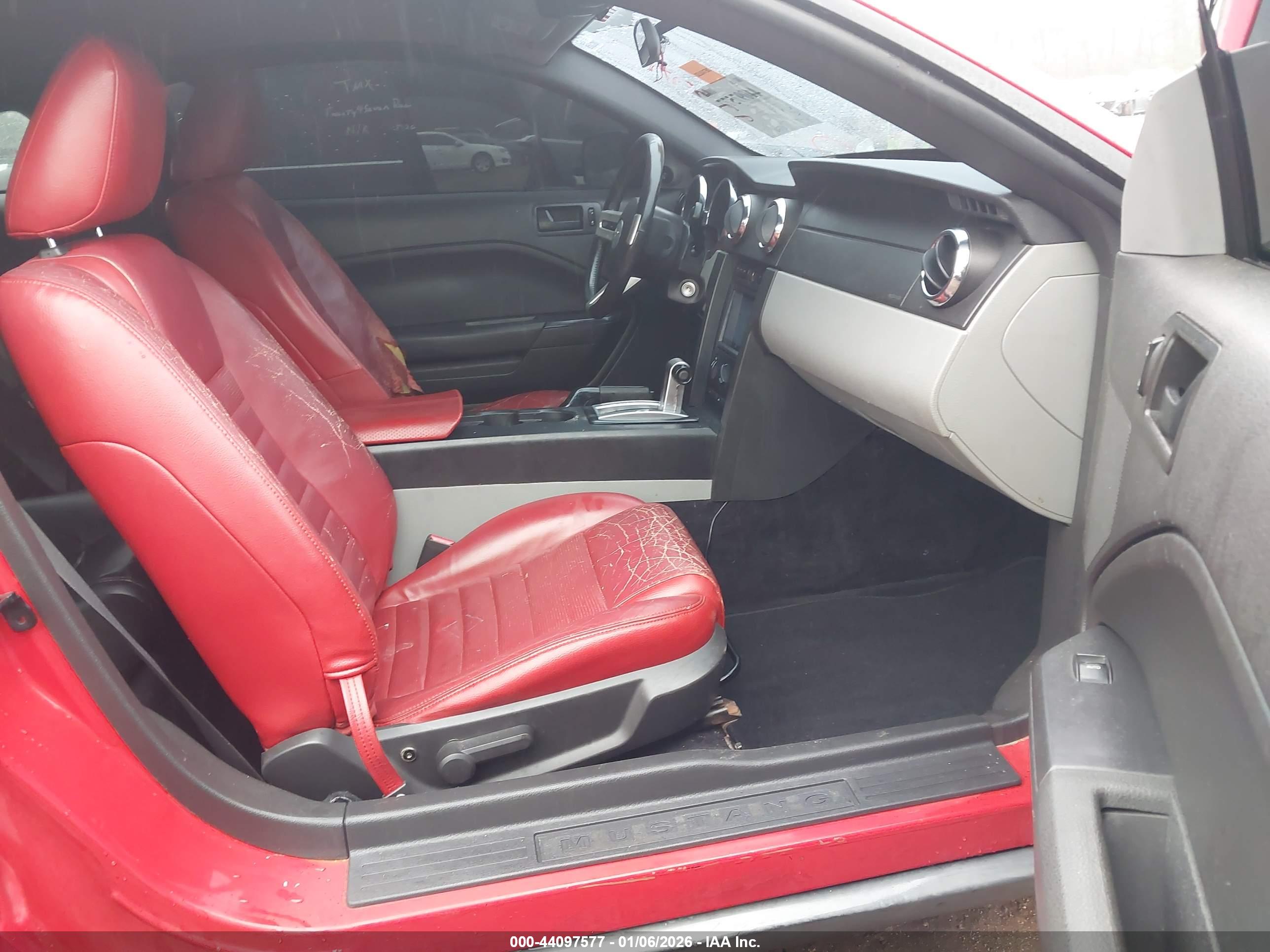 FORD MUSTANG image 5