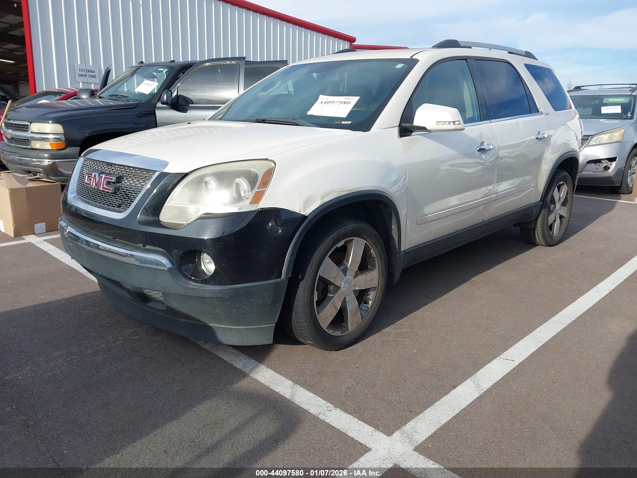 GMC ACADIA image 2