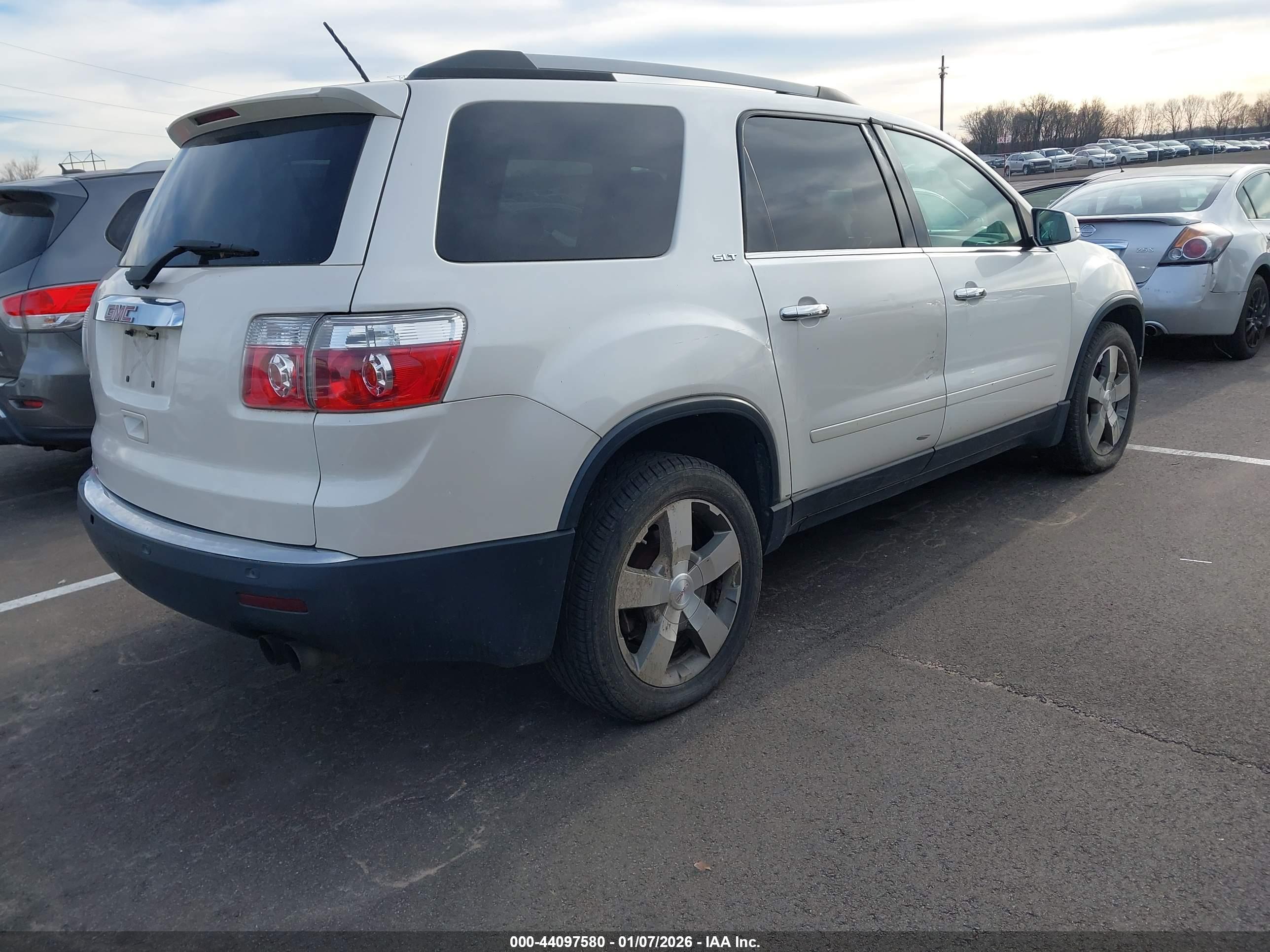 GMC ACADIA image 4