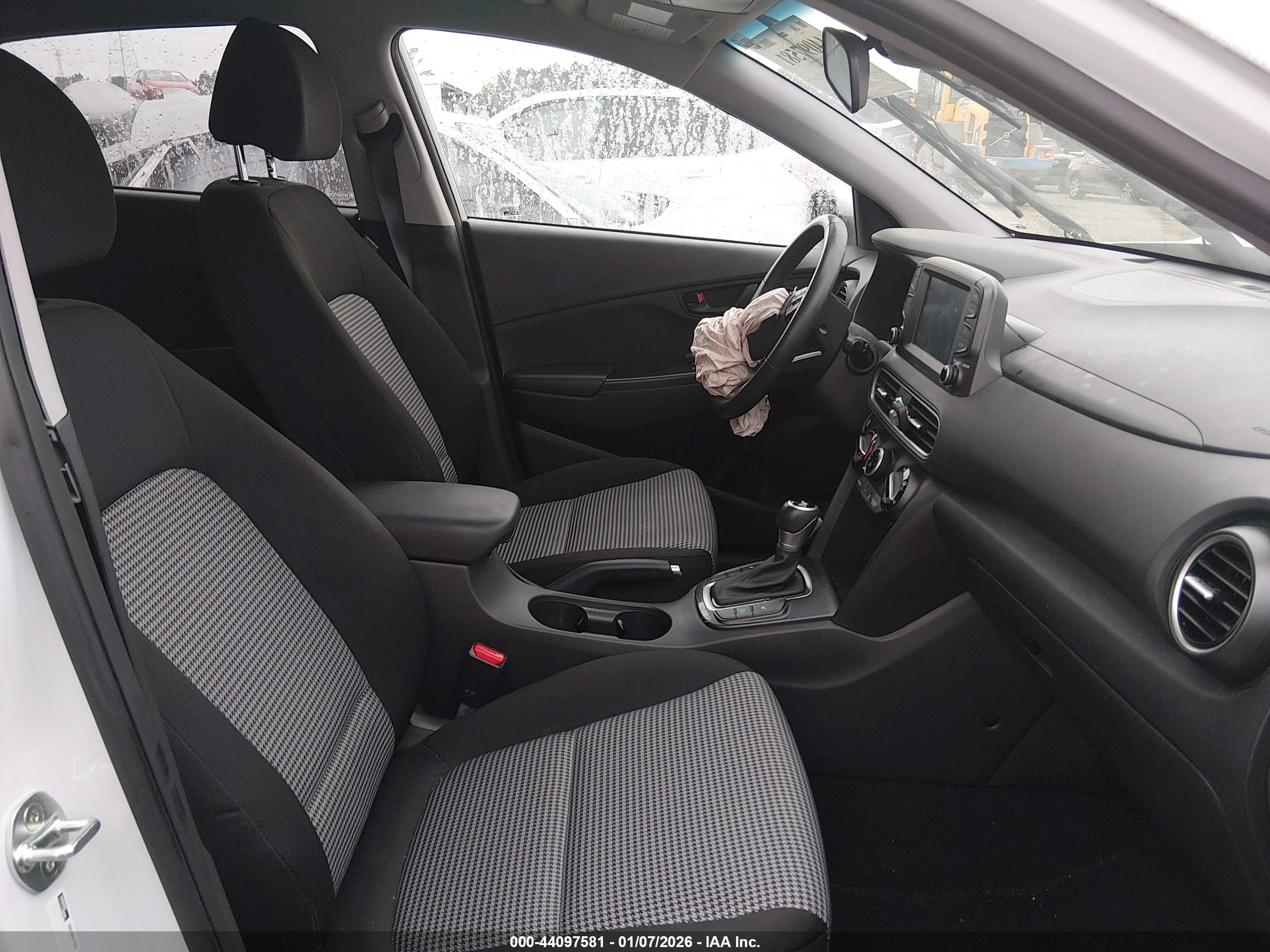 HYUNDAI KONA image 5