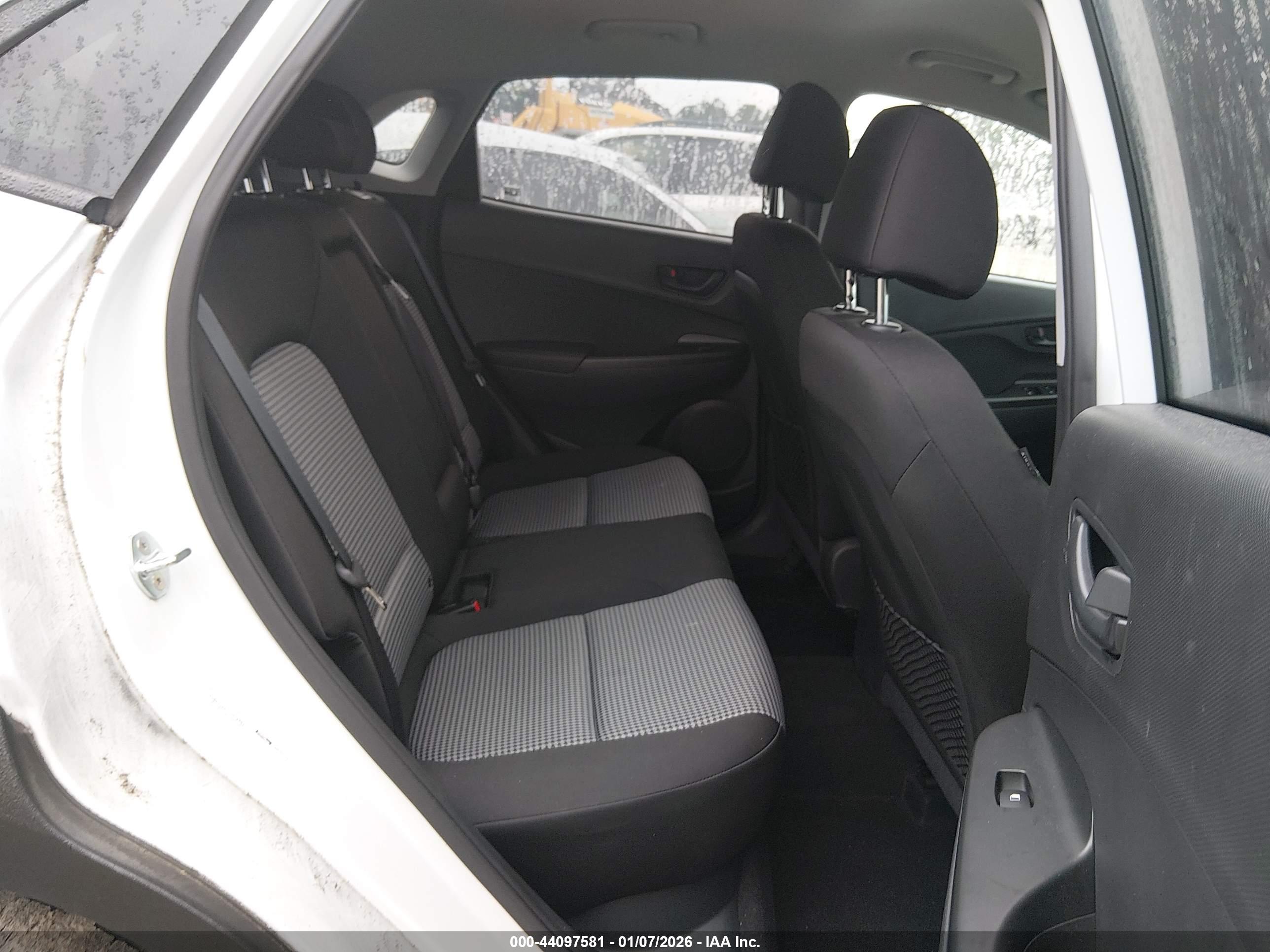 HYUNDAI KONA image 8