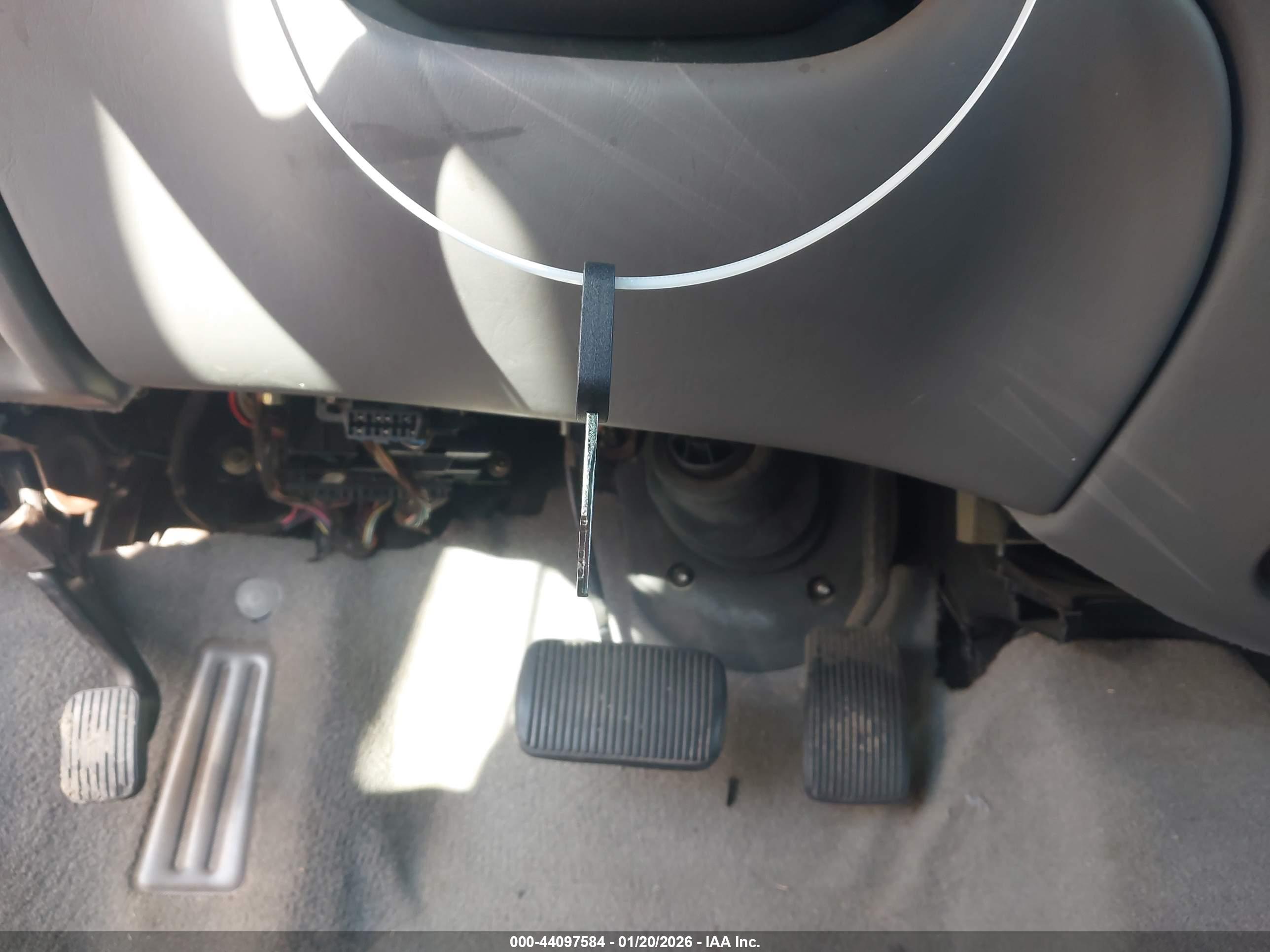 FORD TAURUS image 11