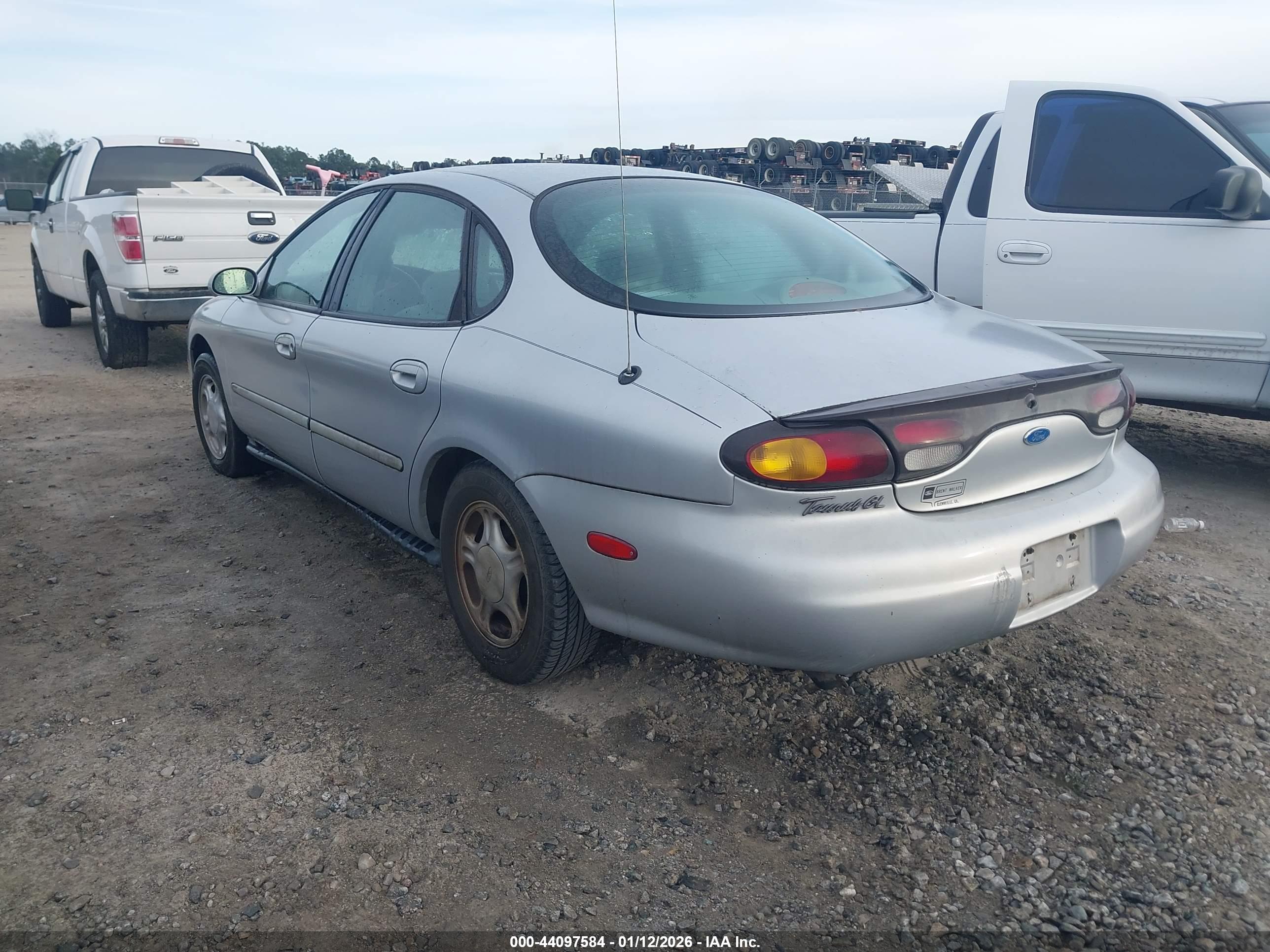 FORD TAURUS image 3