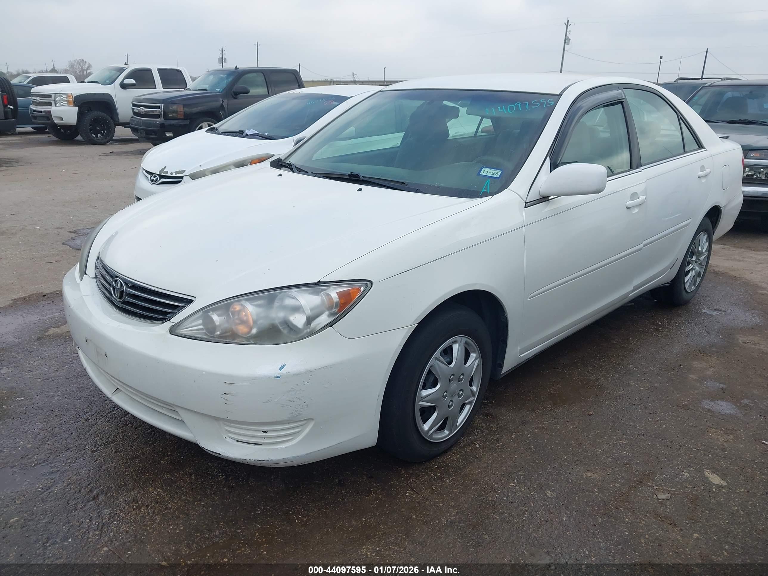 TOYOTA CAMRY image 2