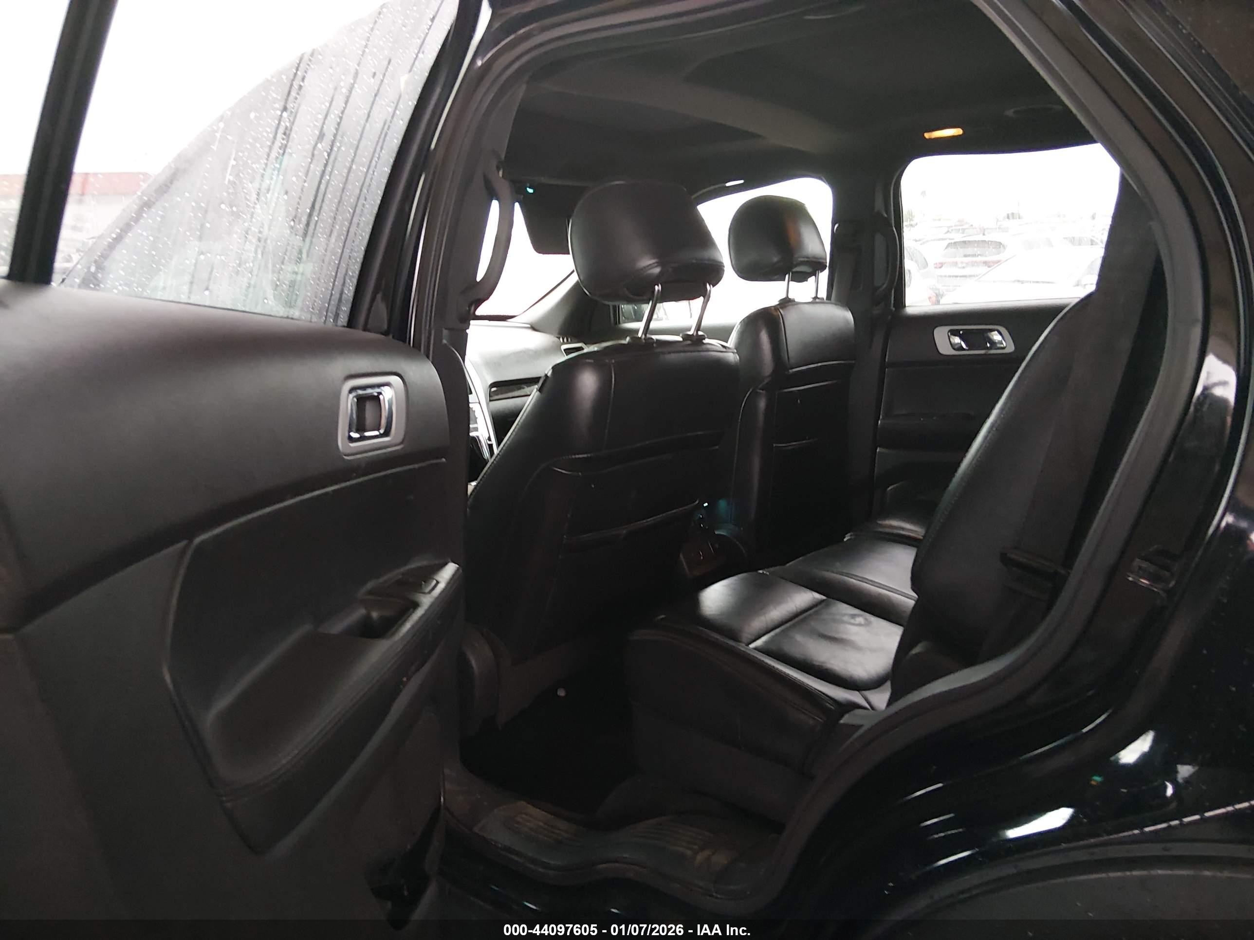 FORD EXPLORER image 8