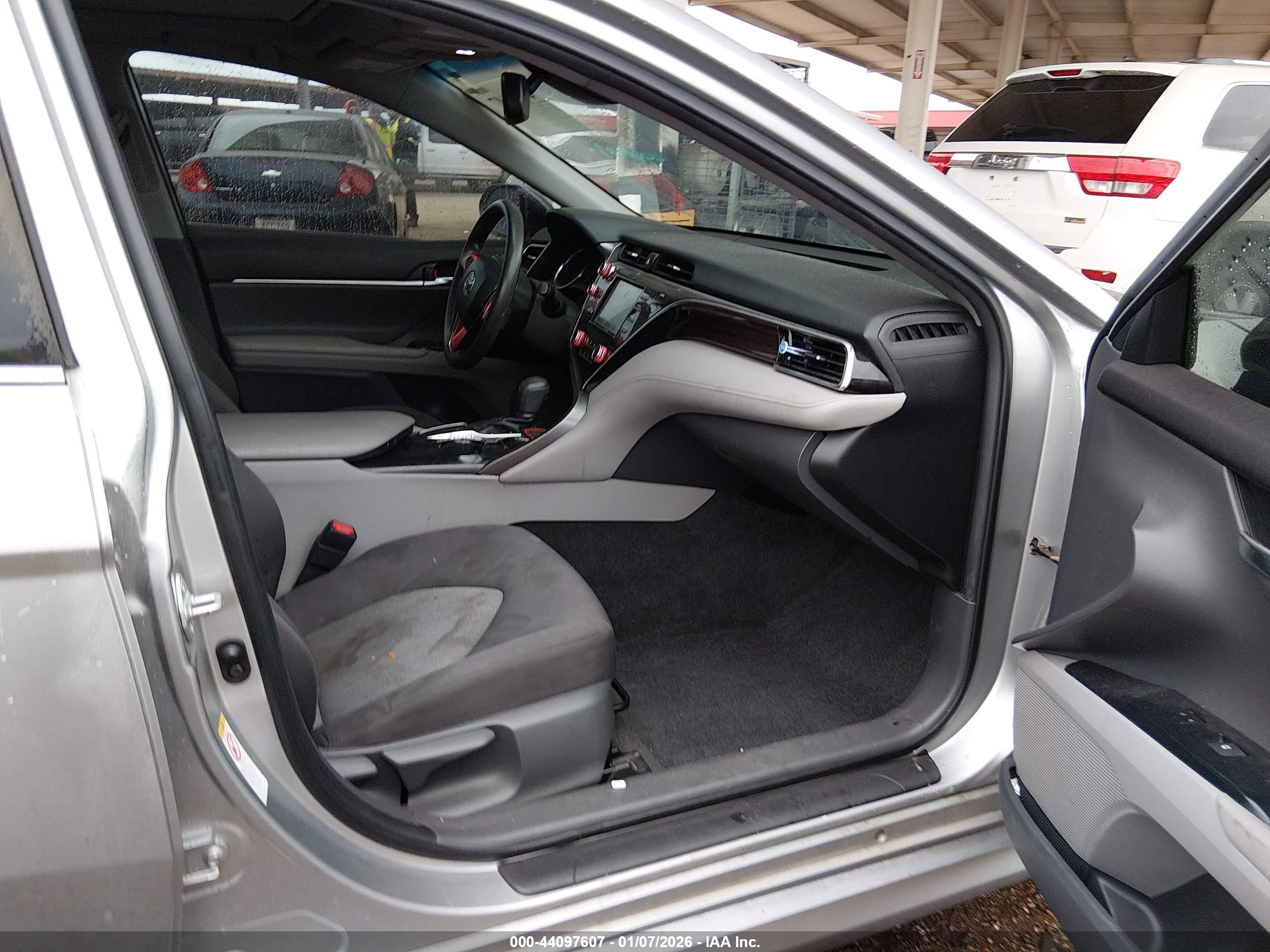 TOYOTA CAMRY image 5