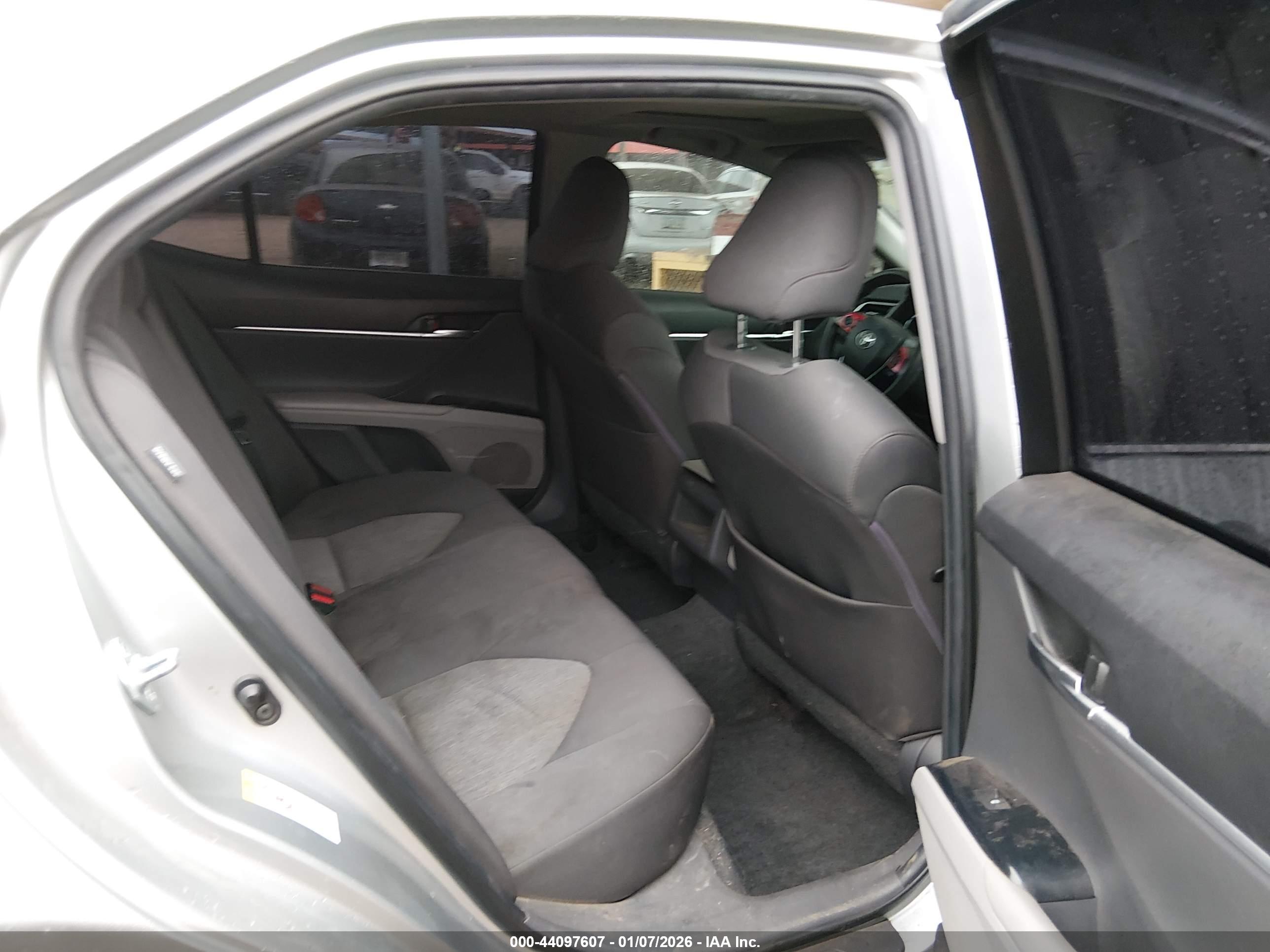 TOYOTA CAMRY image 8
