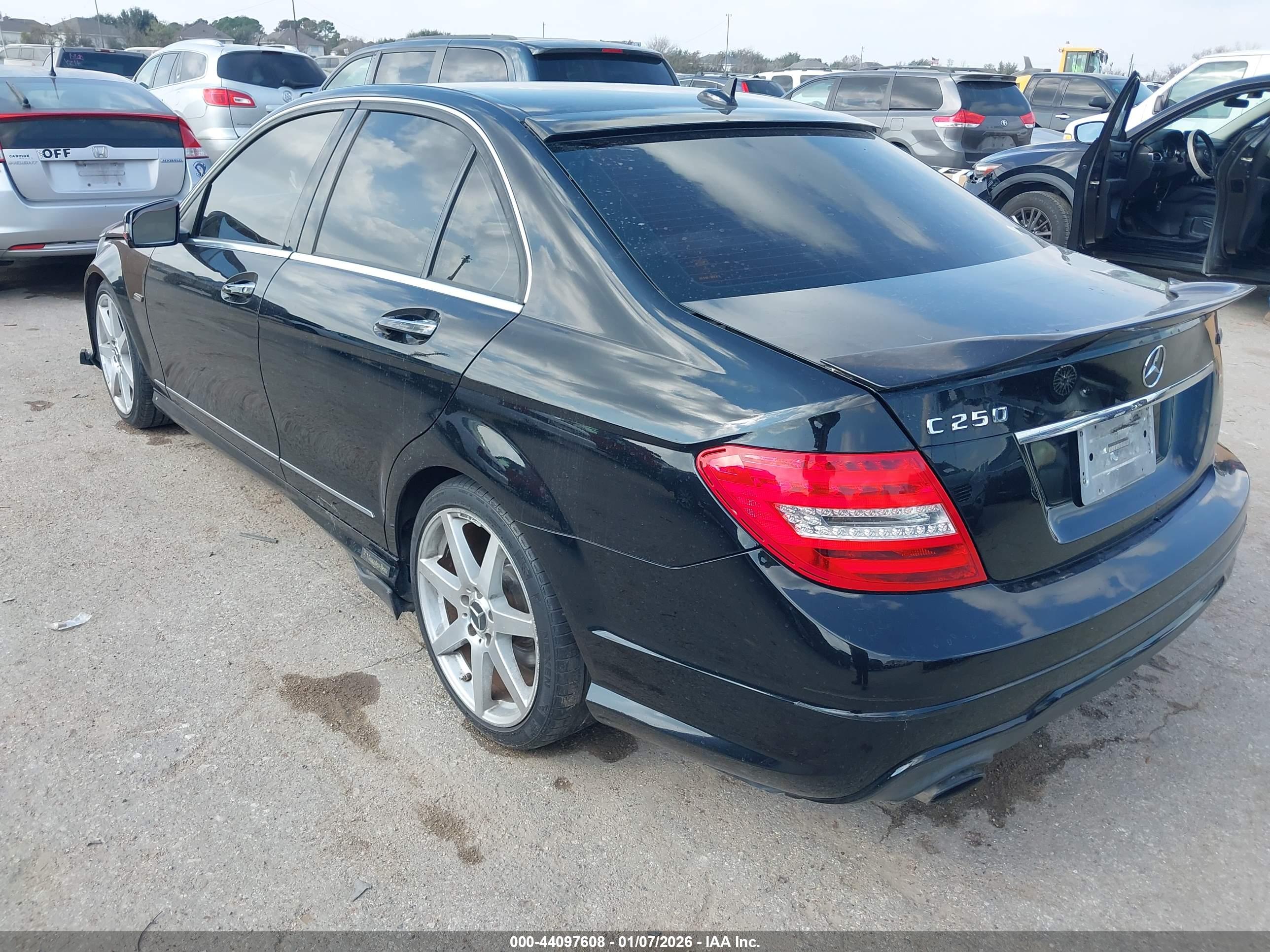 MERCEDES-BENZ C-CLASS image 3