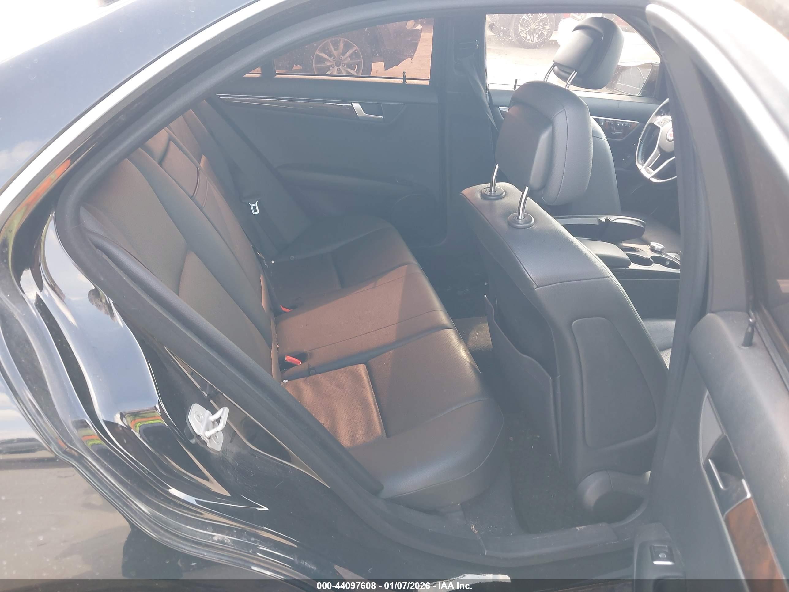 MERCEDES-BENZ C-CLASS image 8