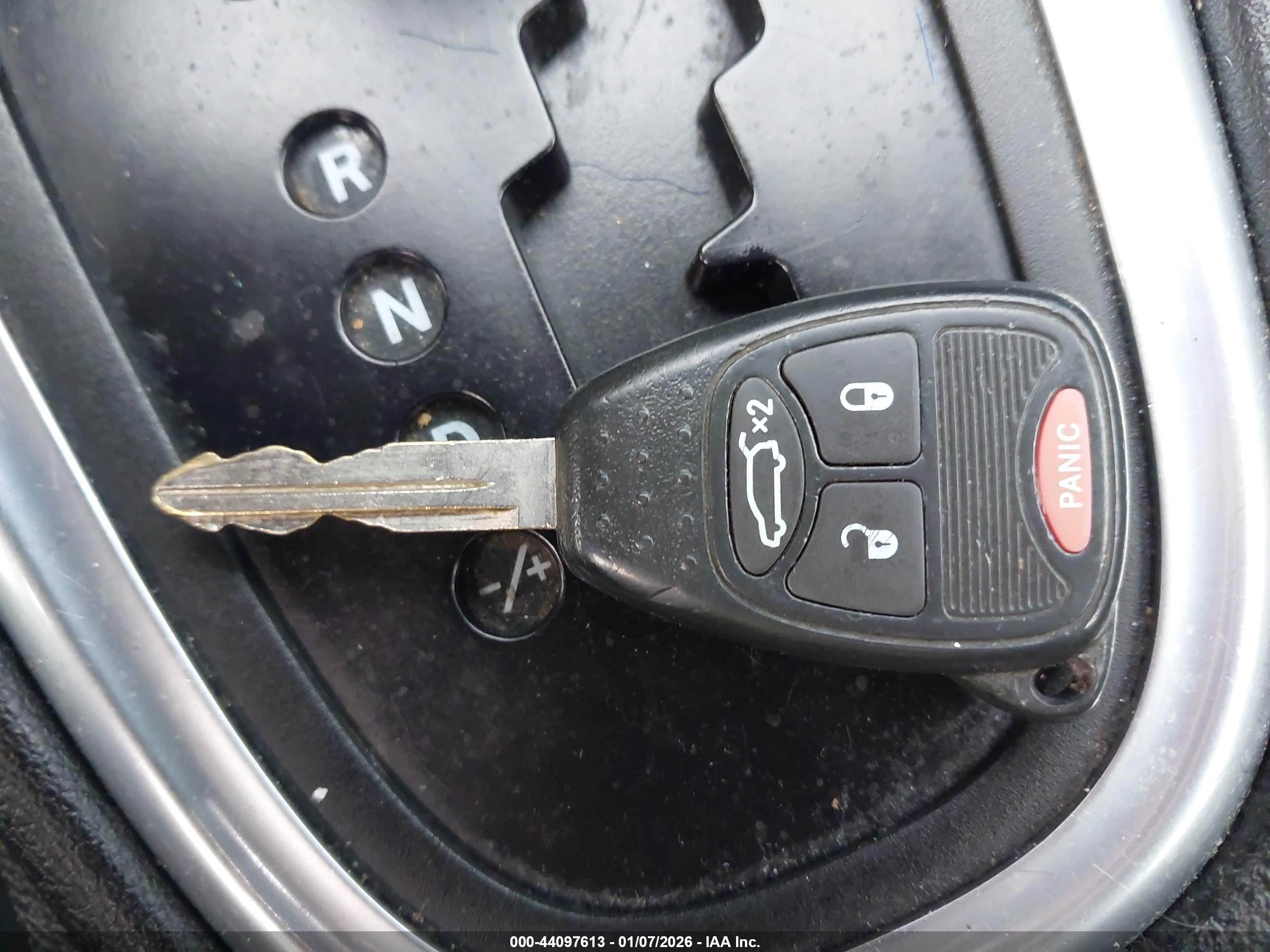CHRYSLER 200 image 11