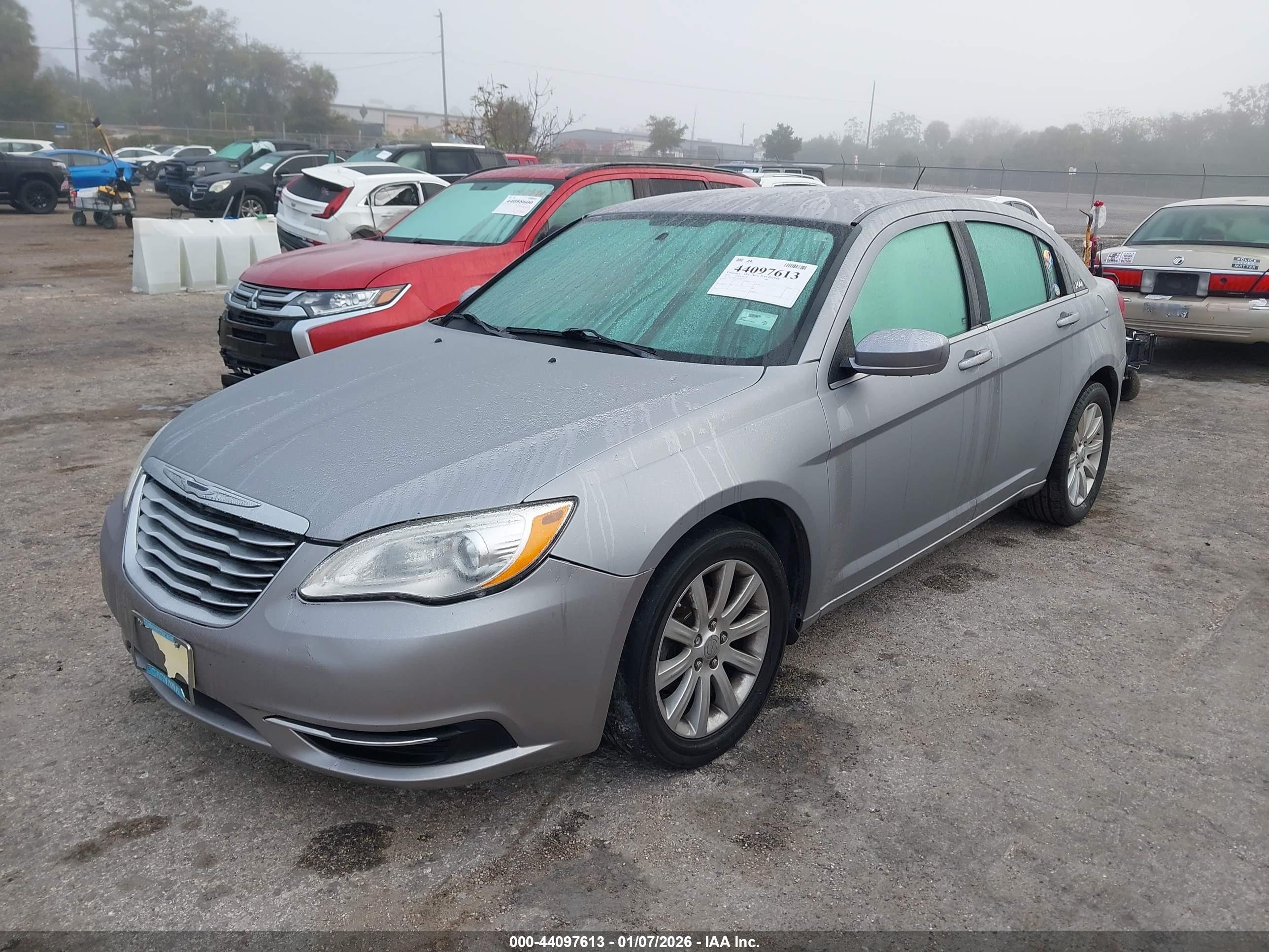 CHRYSLER 200 image 2