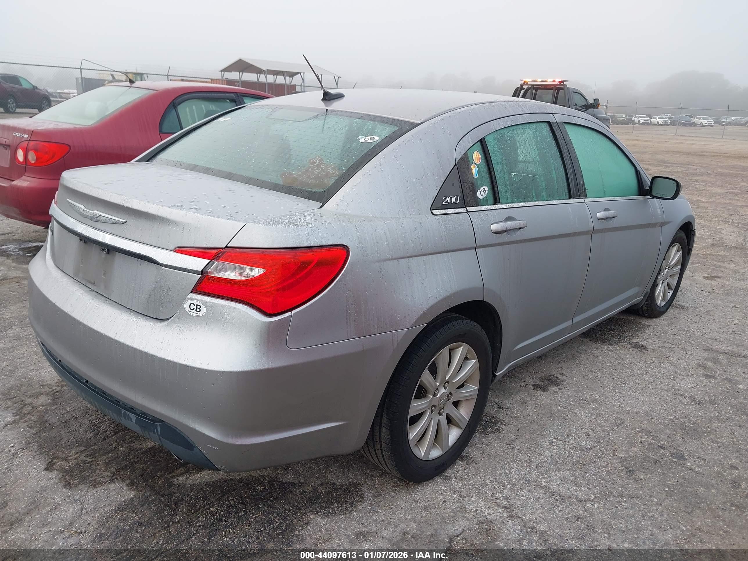 CHRYSLER 200 image 4