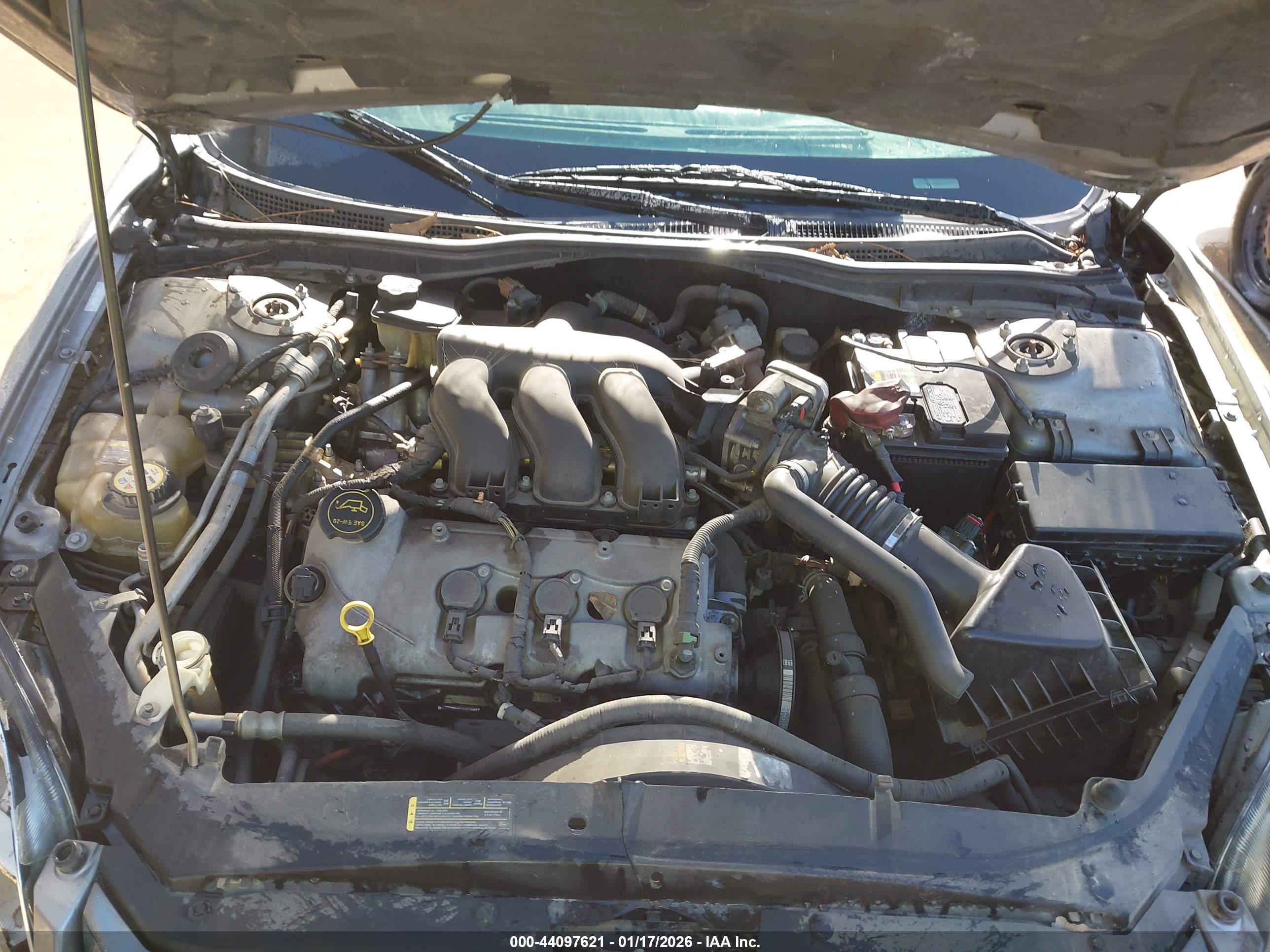 FORD FUSION image 10
