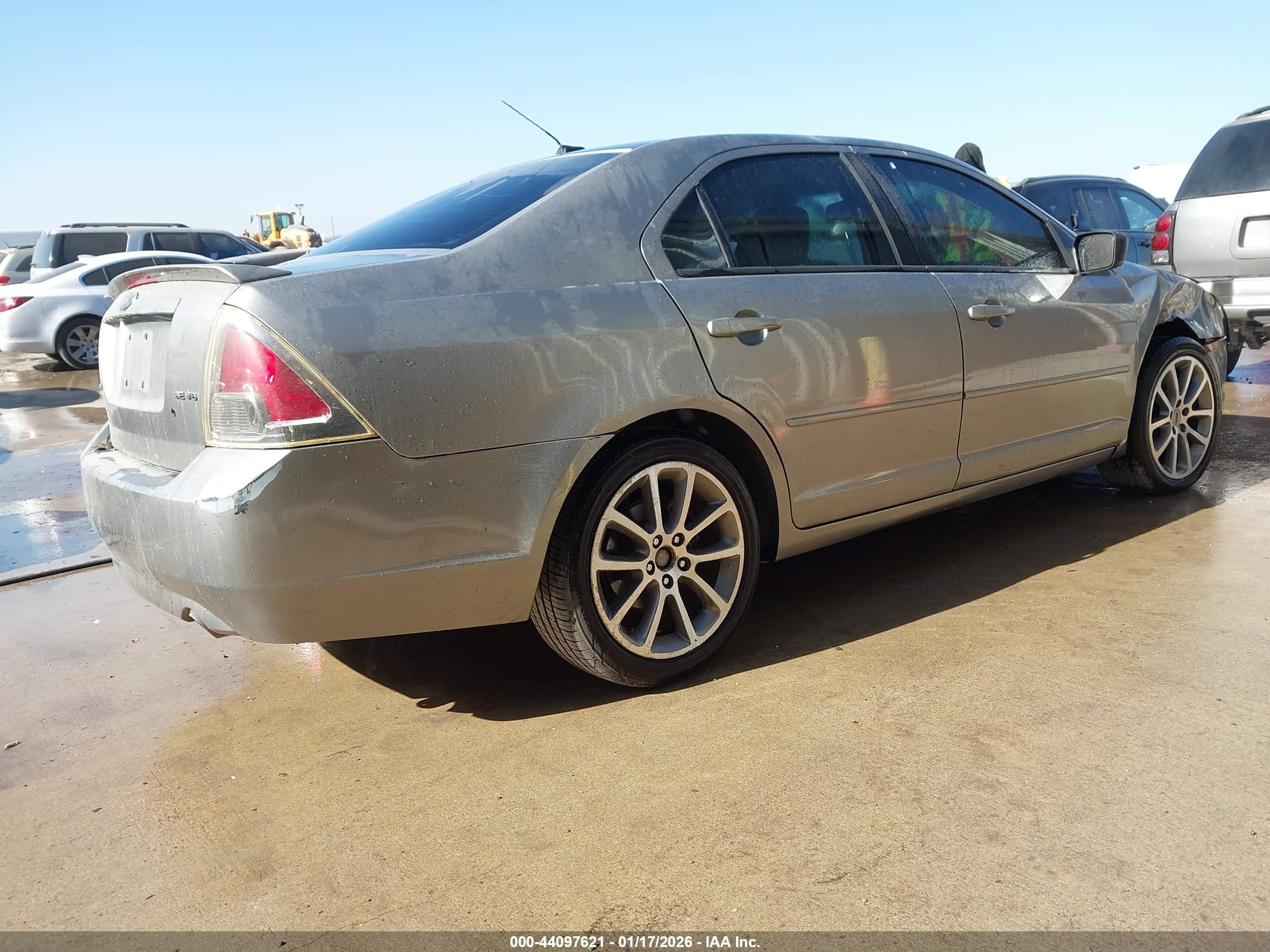 FORD FUSION image 4