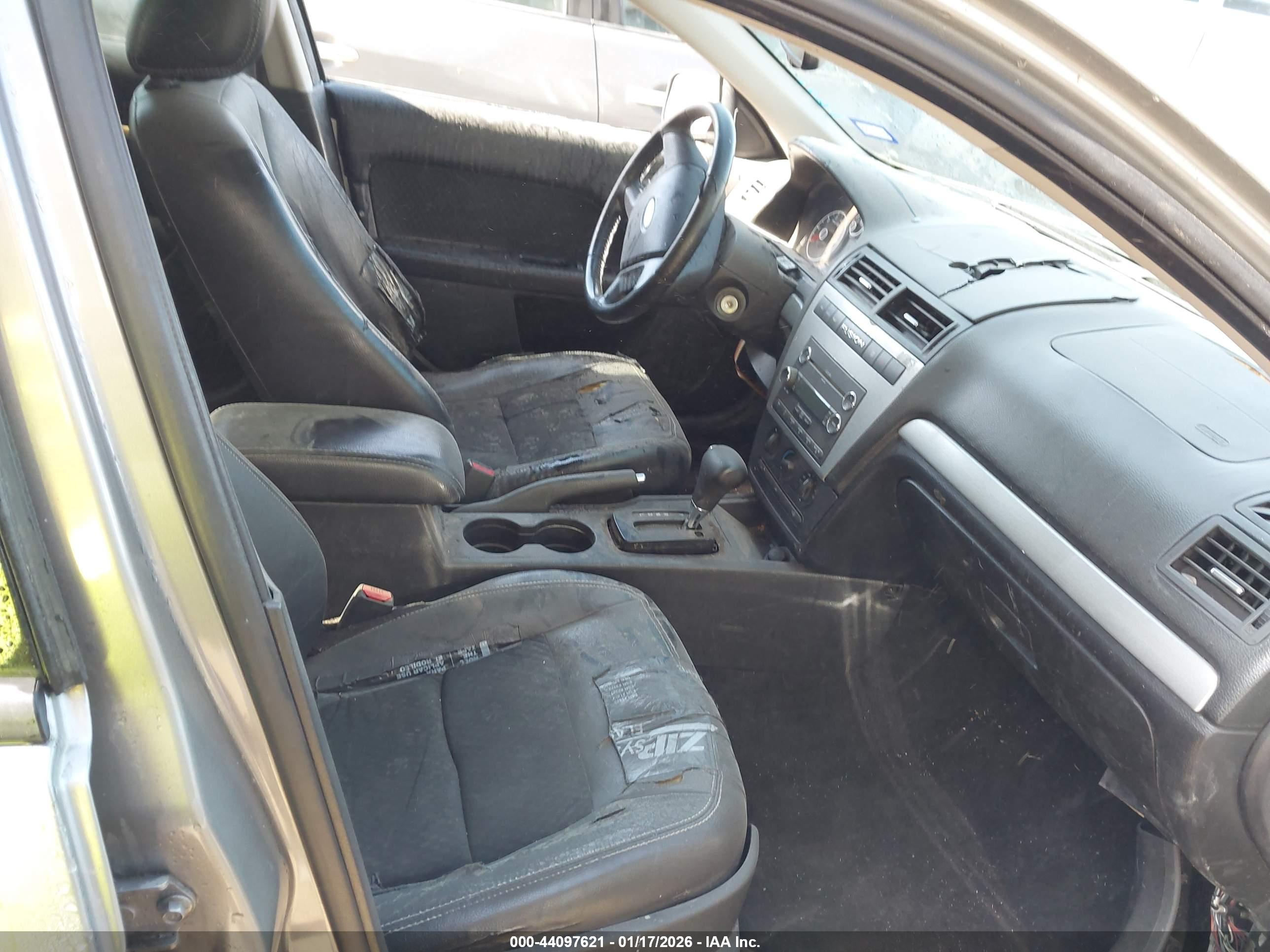 FORD FUSION image 5