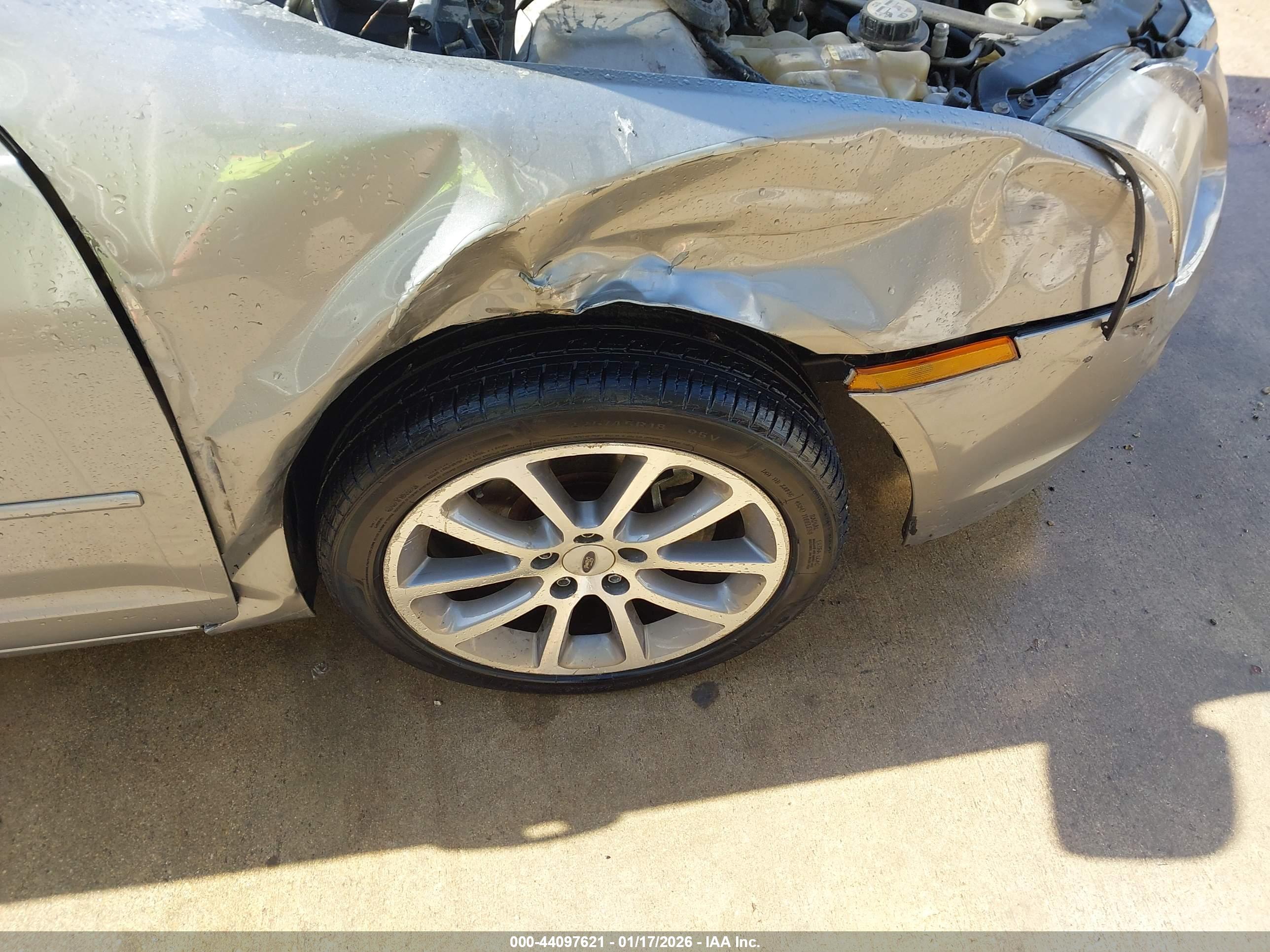 FORD FUSION image 6